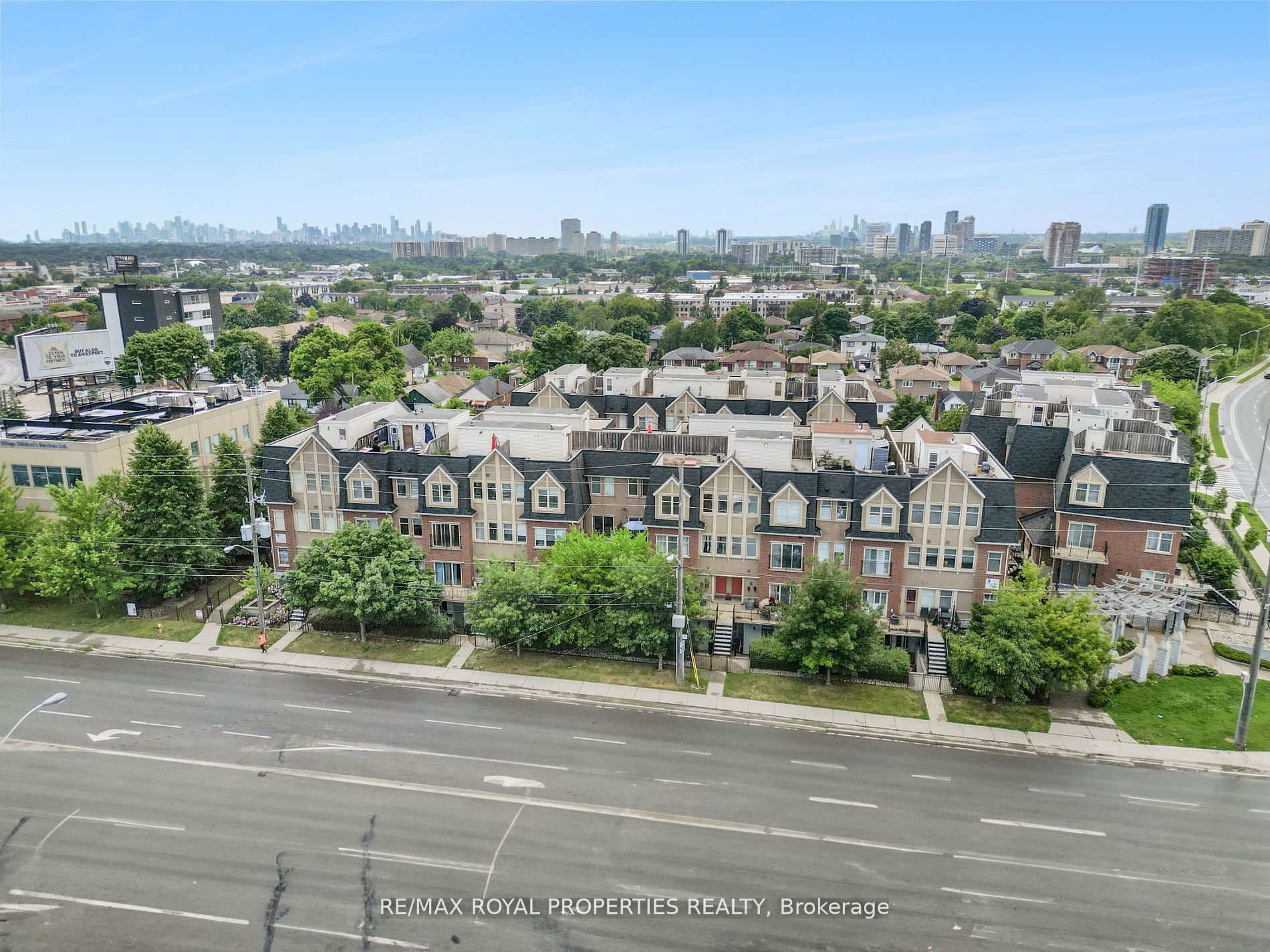 1496 Victoria Park Ave, #119
