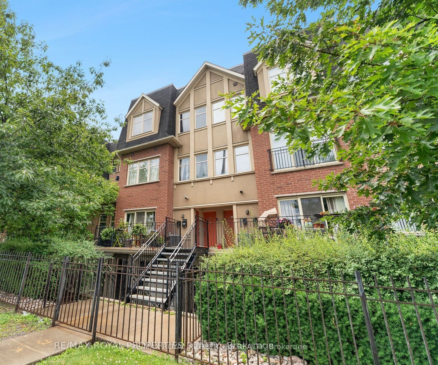 1496 Victoria Park Ave, #119