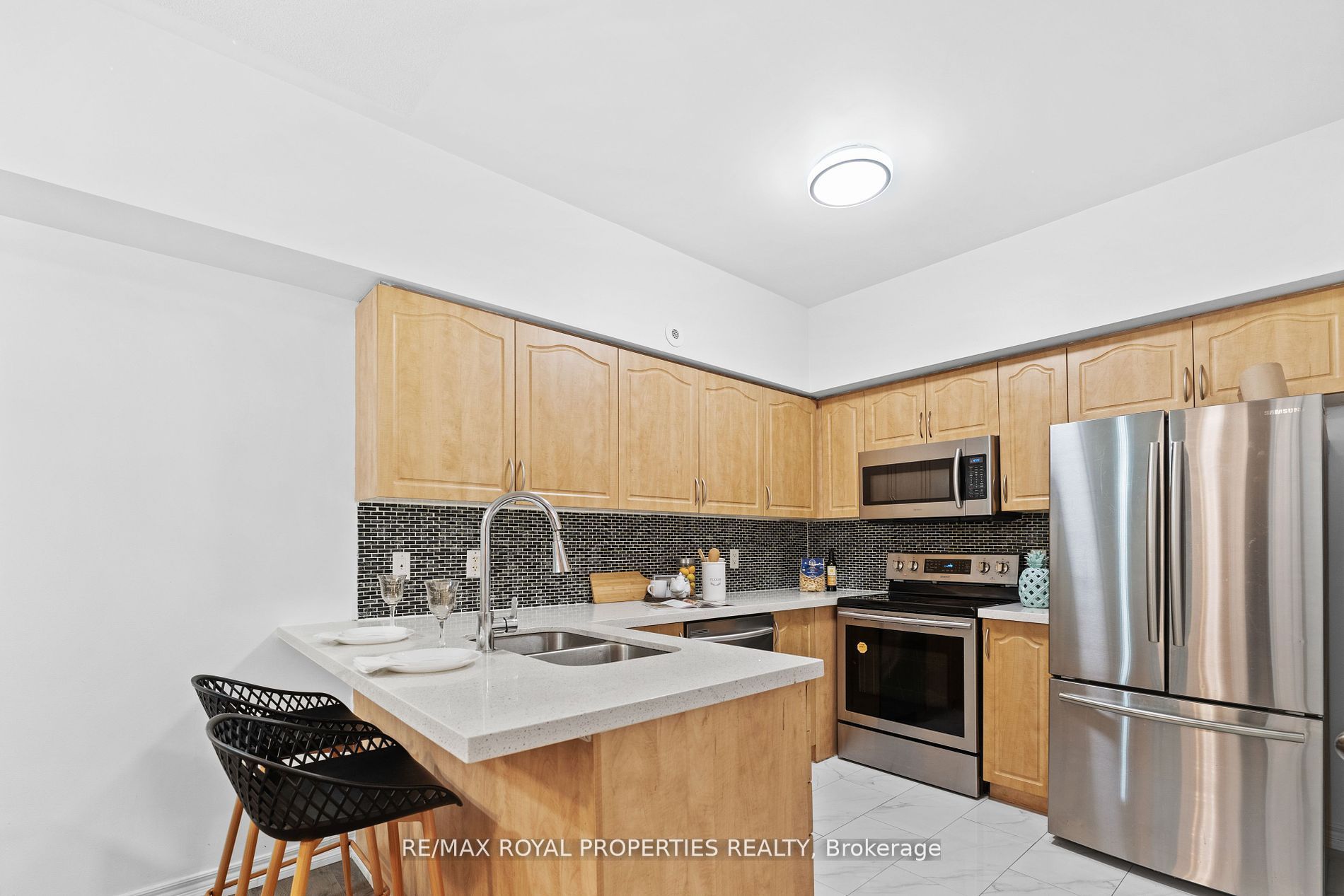 1496 Victoria Park Ave, #119
