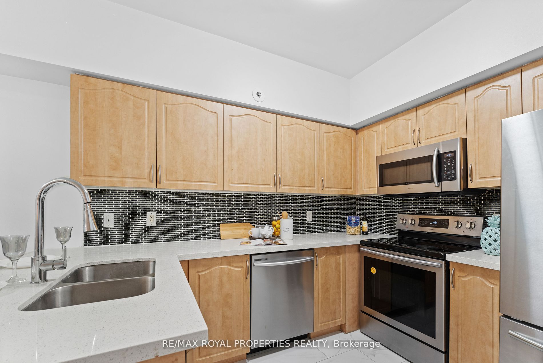 1496 Victoria Park Ave, #119