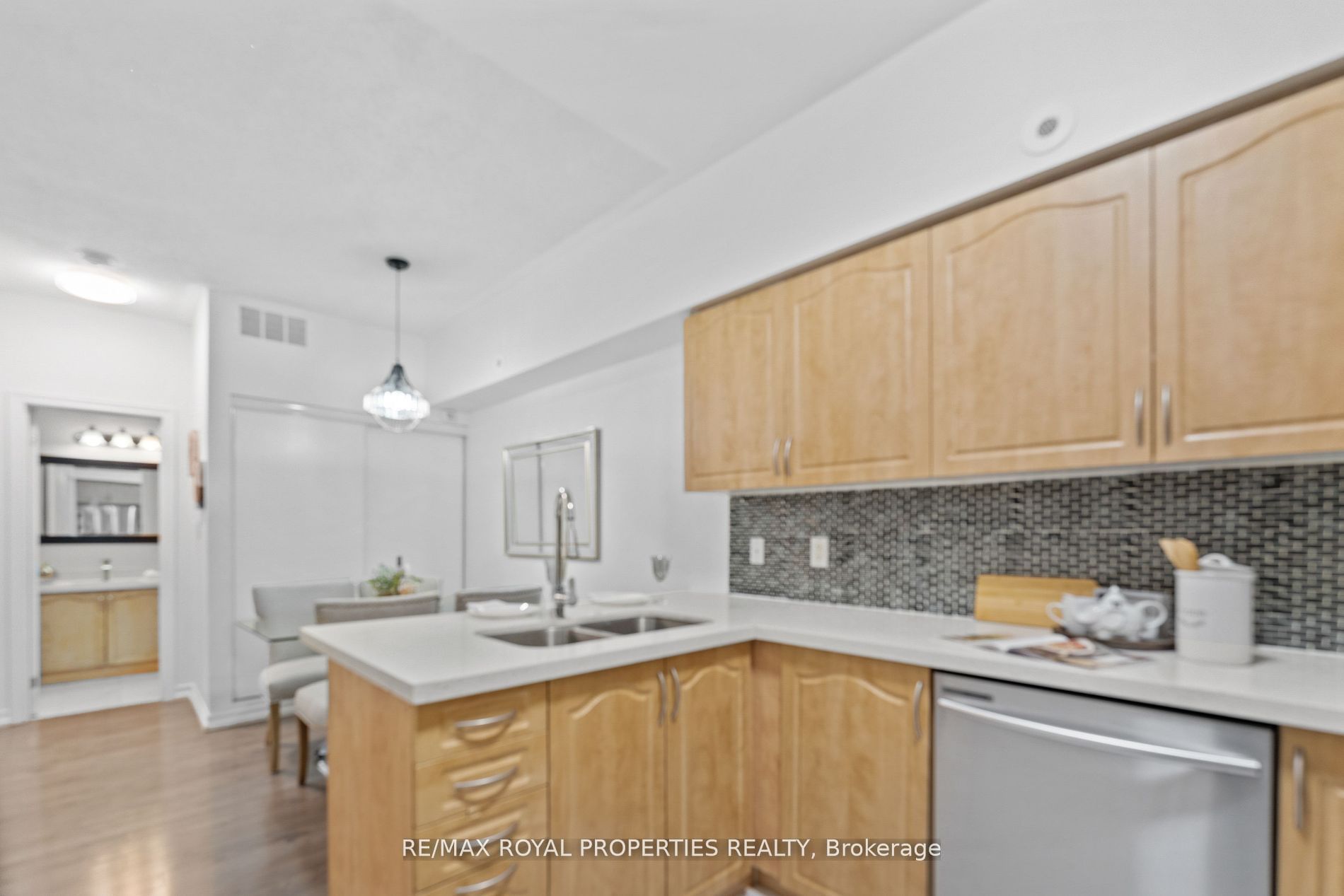 1496 Victoria Park Ave, #119