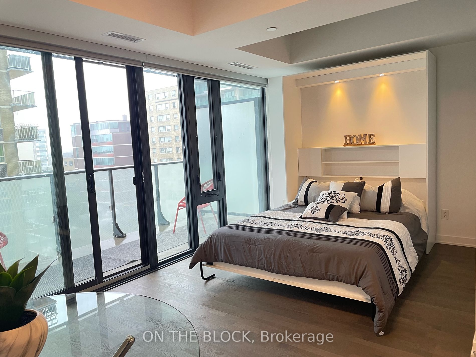 185 Roehampton Ave, #509