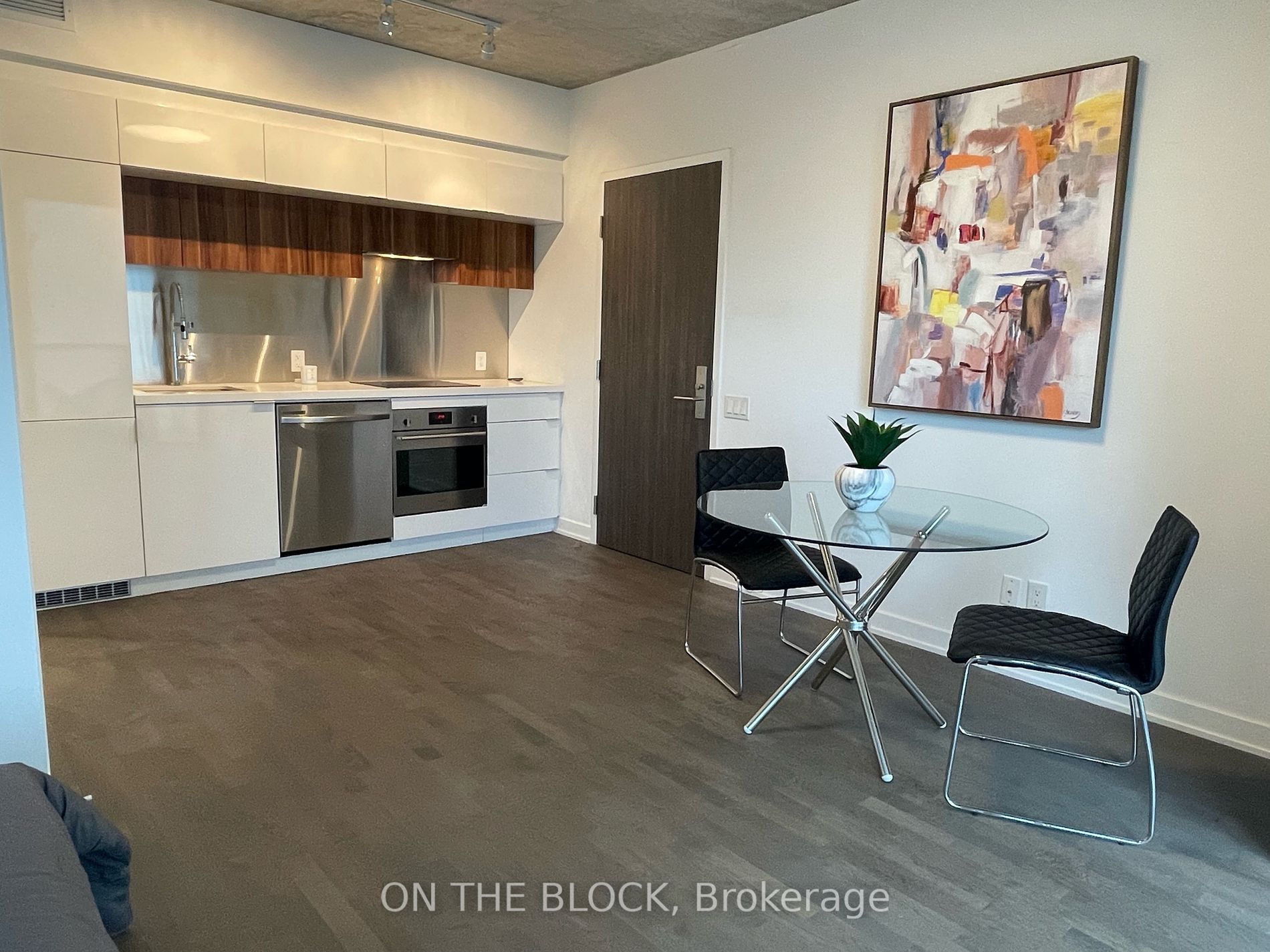185 Roehampton Ave, #509