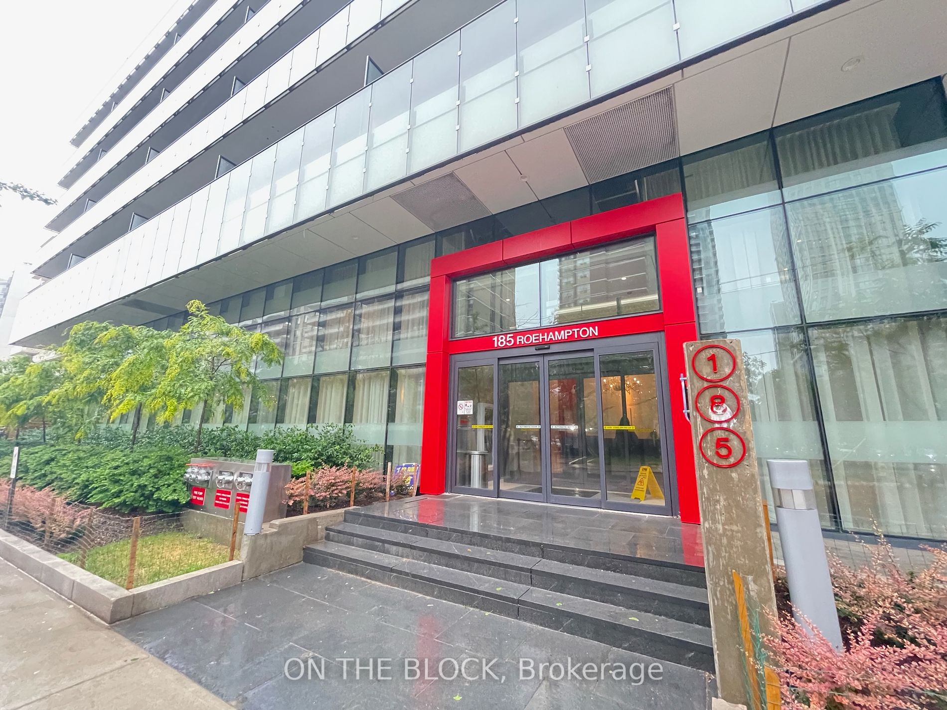 185 Roehampton Ave, #509