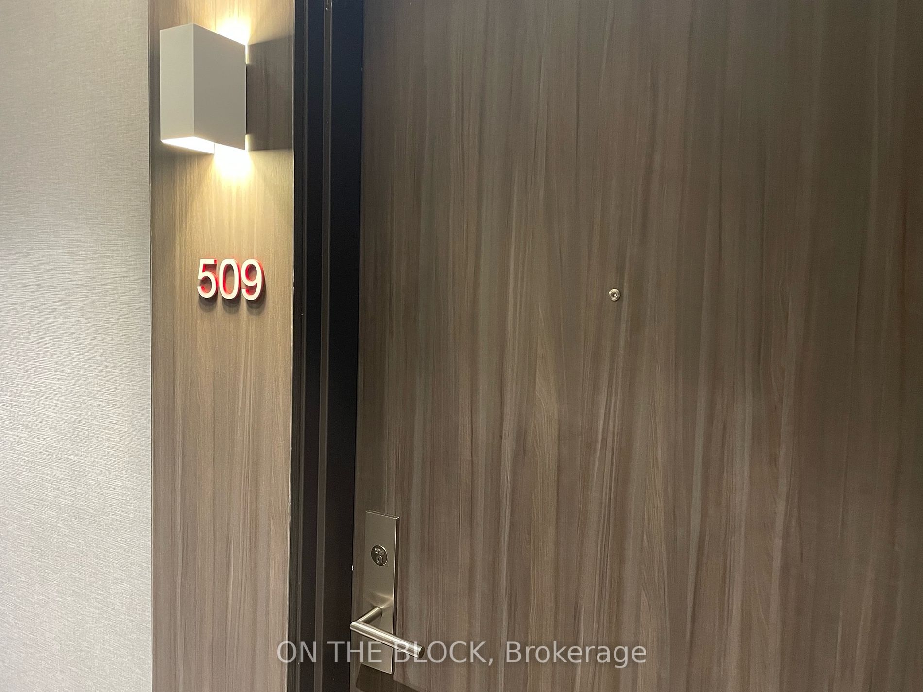 185 Roehampton Ave, #509