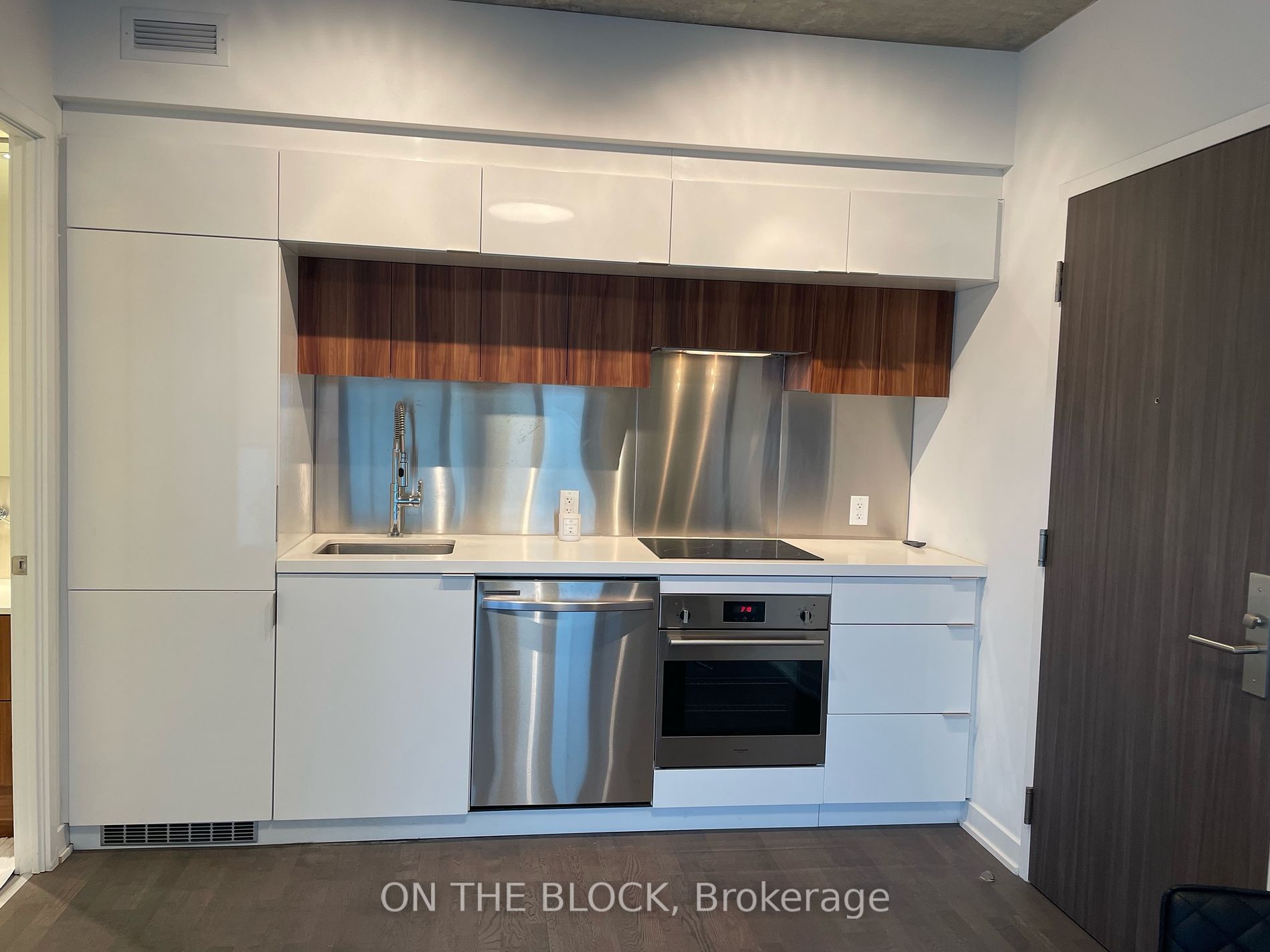 185 Roehampton Ave, #509