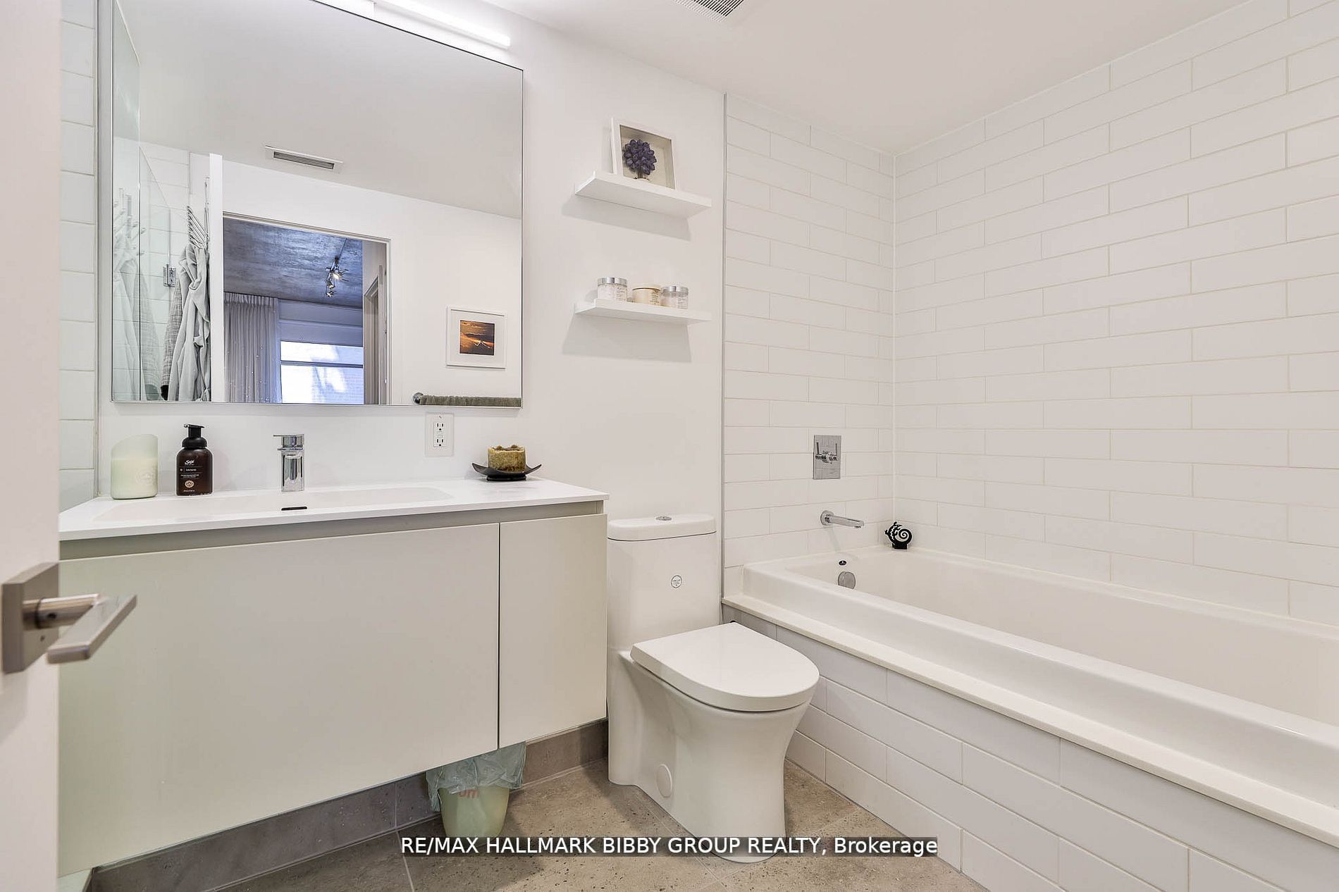 42 Camden Street, #203