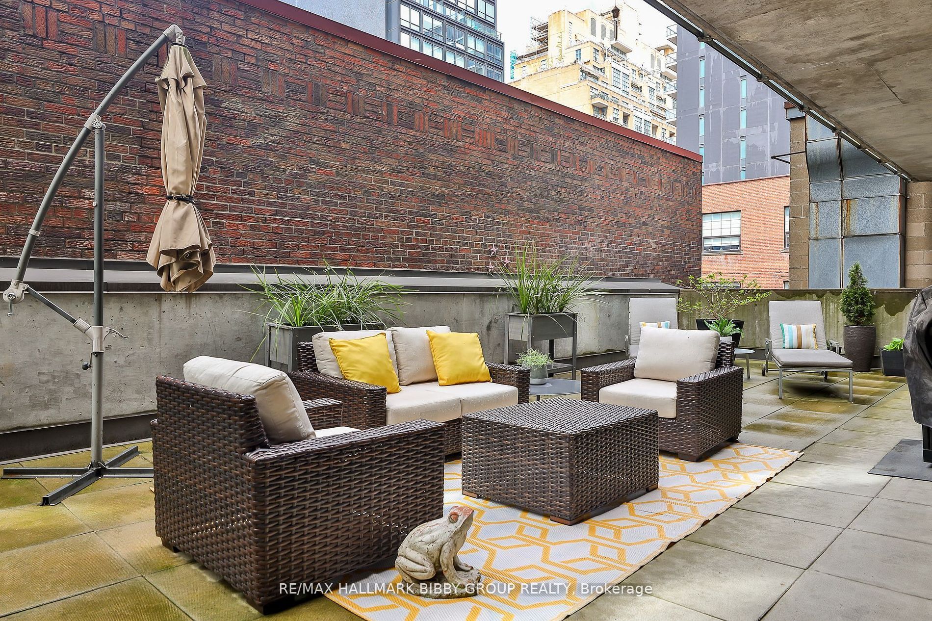 42 Camden Street, #203