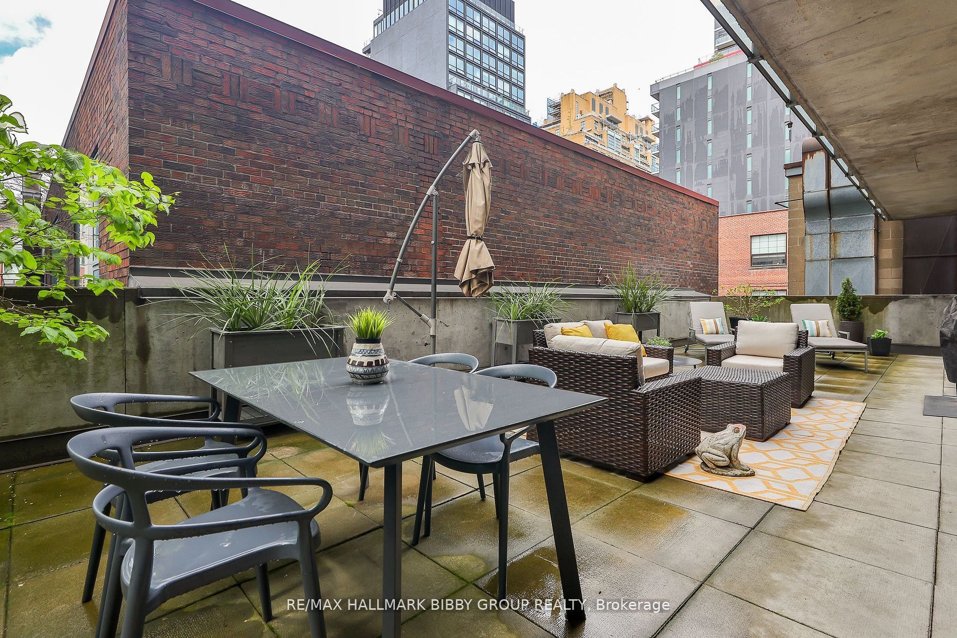 42 Camden Street, #203