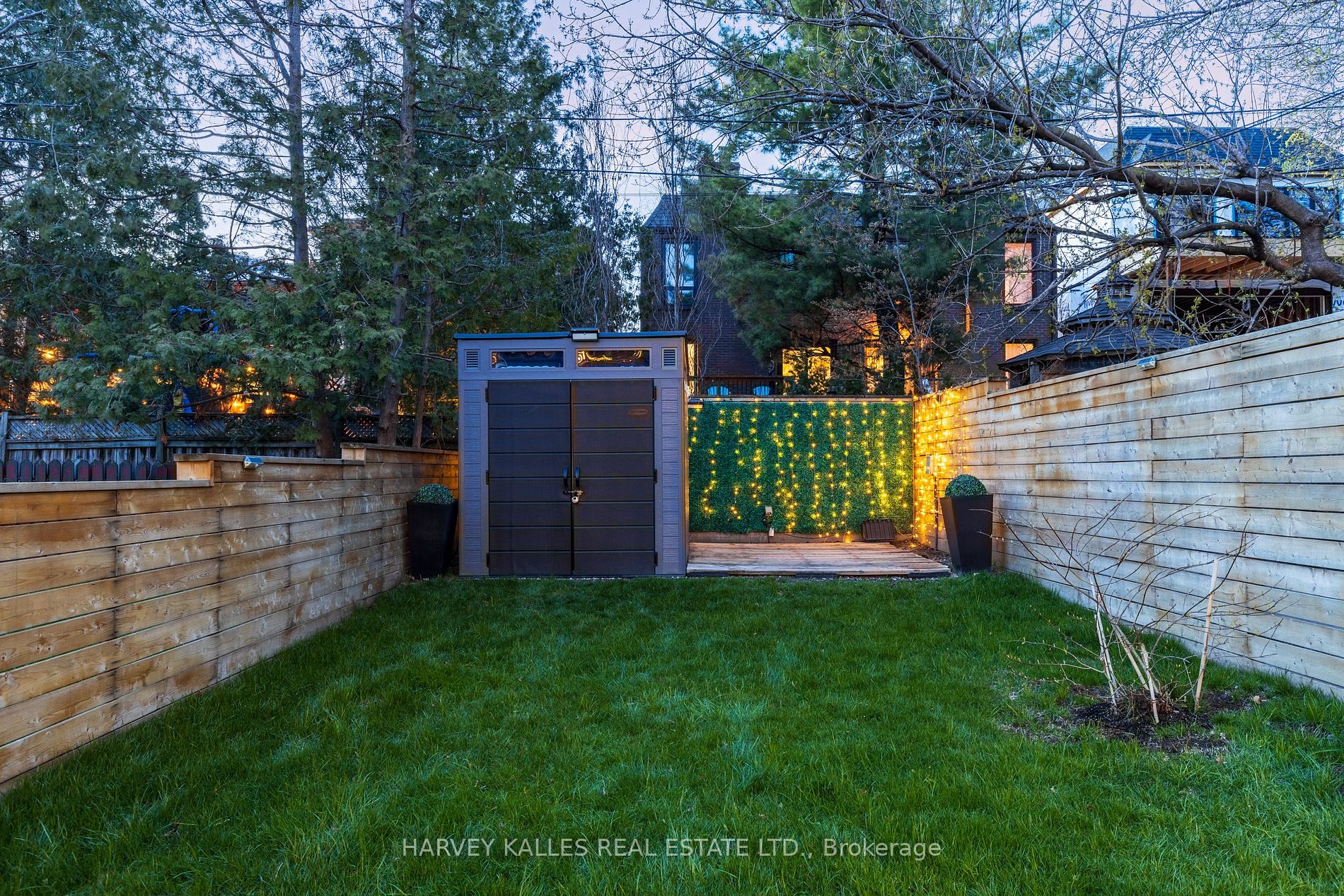 86 Castlefield Ave