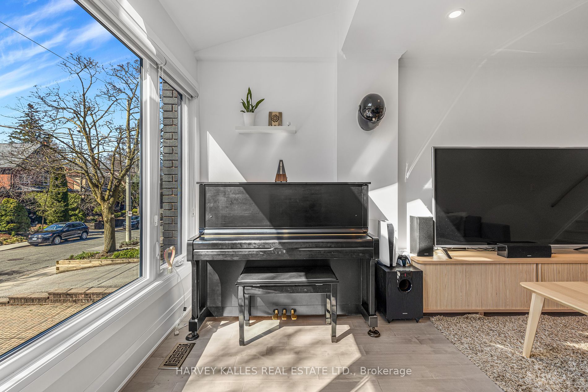 86 Castlefield Ave