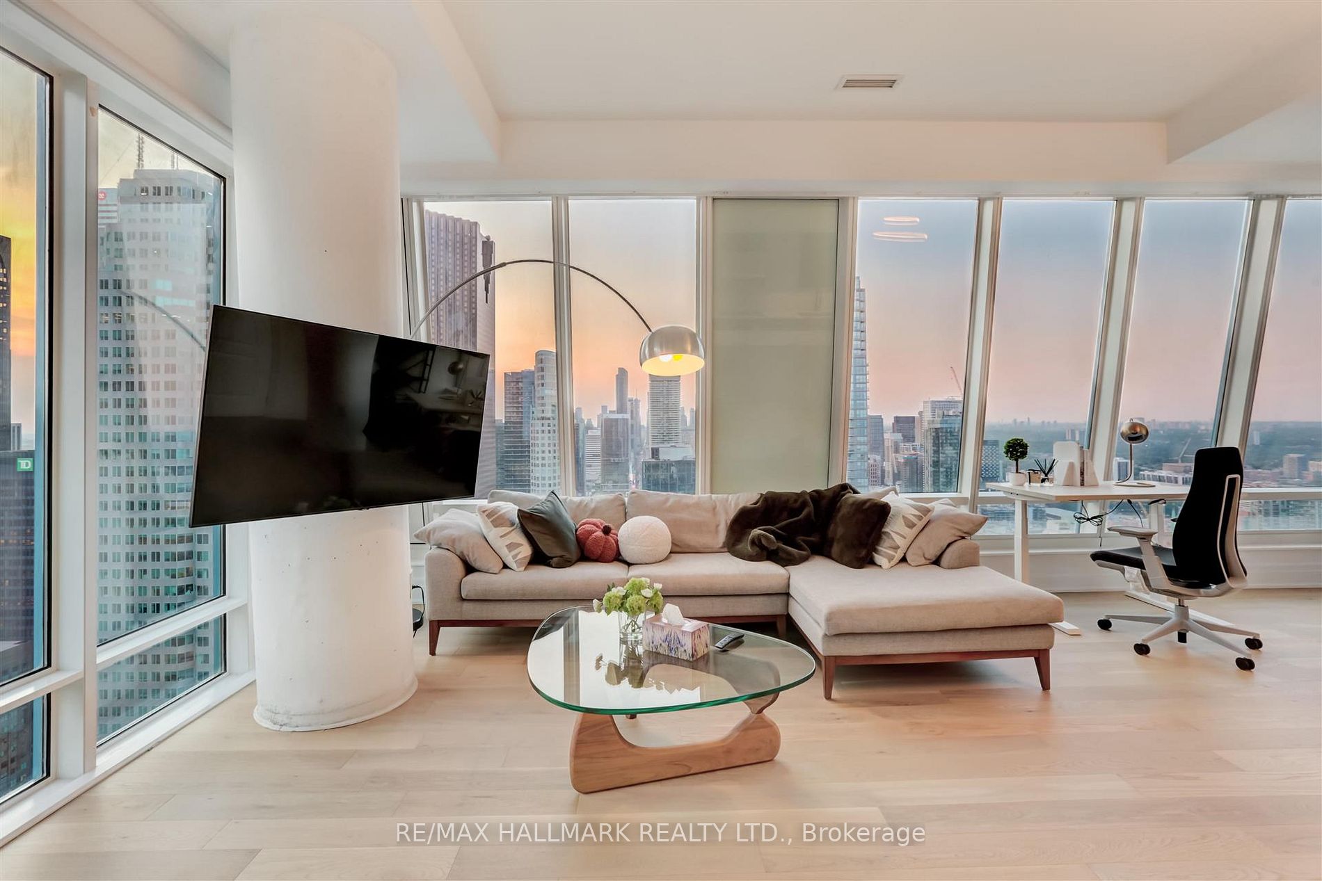 8 The Esplanade #4804