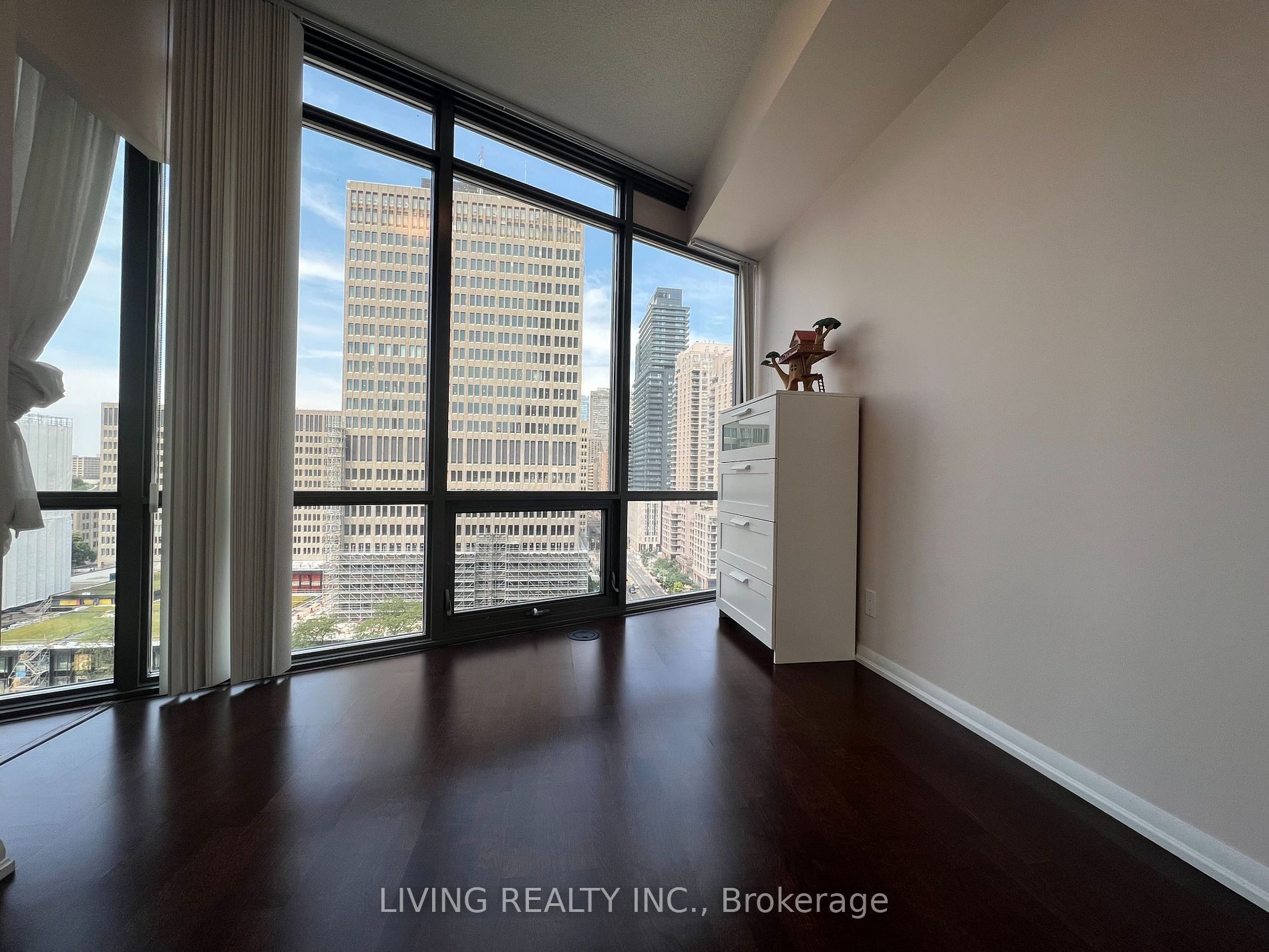 832 Bay St, #1303
