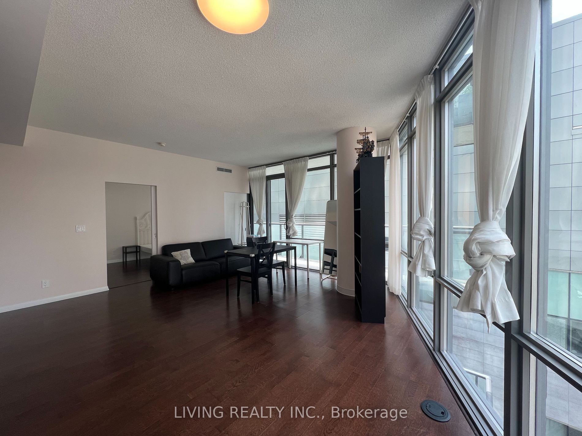 832 Bay St, #1303