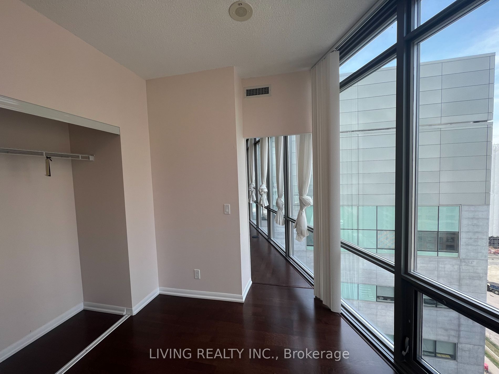 832 Bay St, #1303