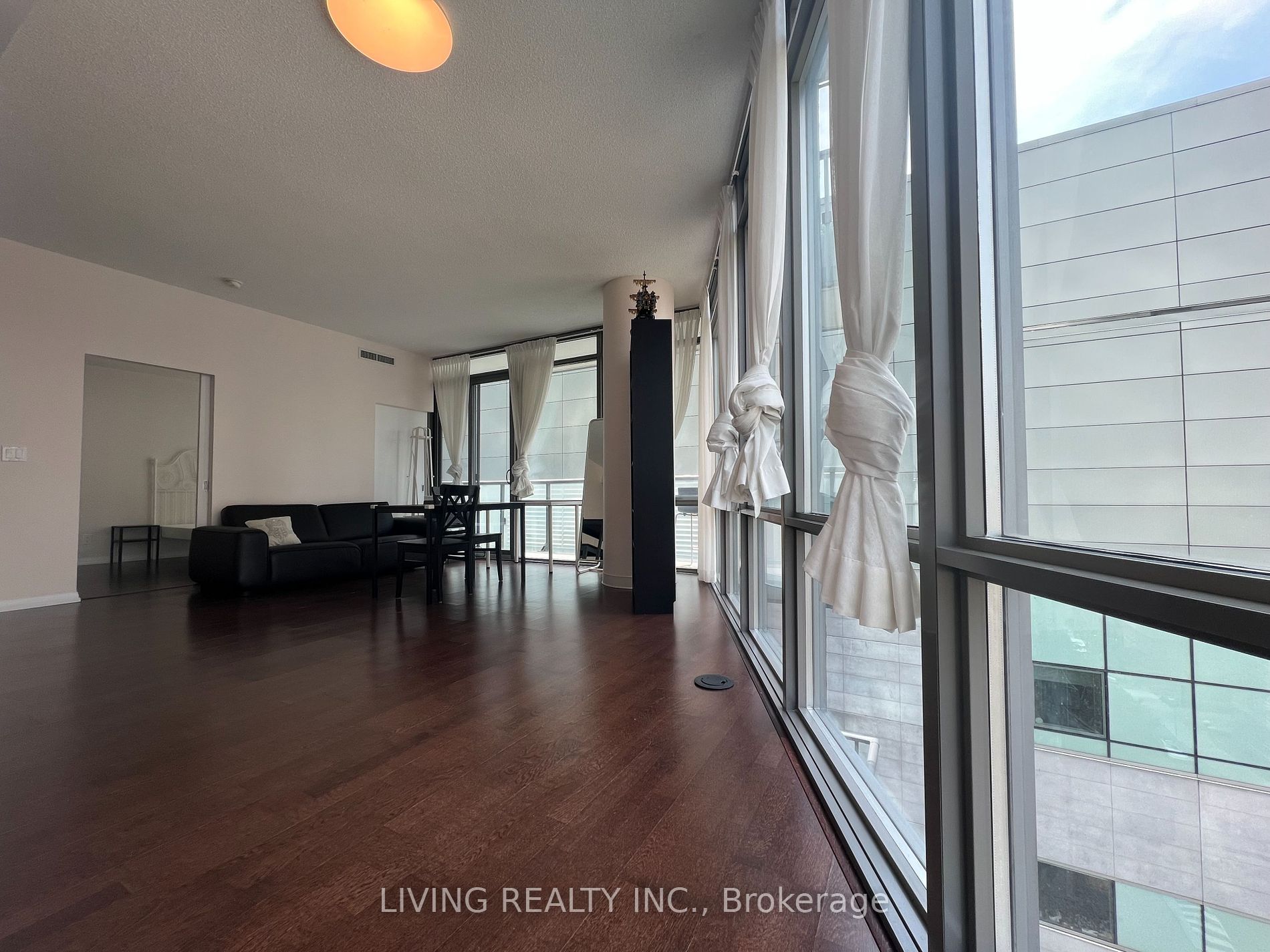 832 Bay St, #1303