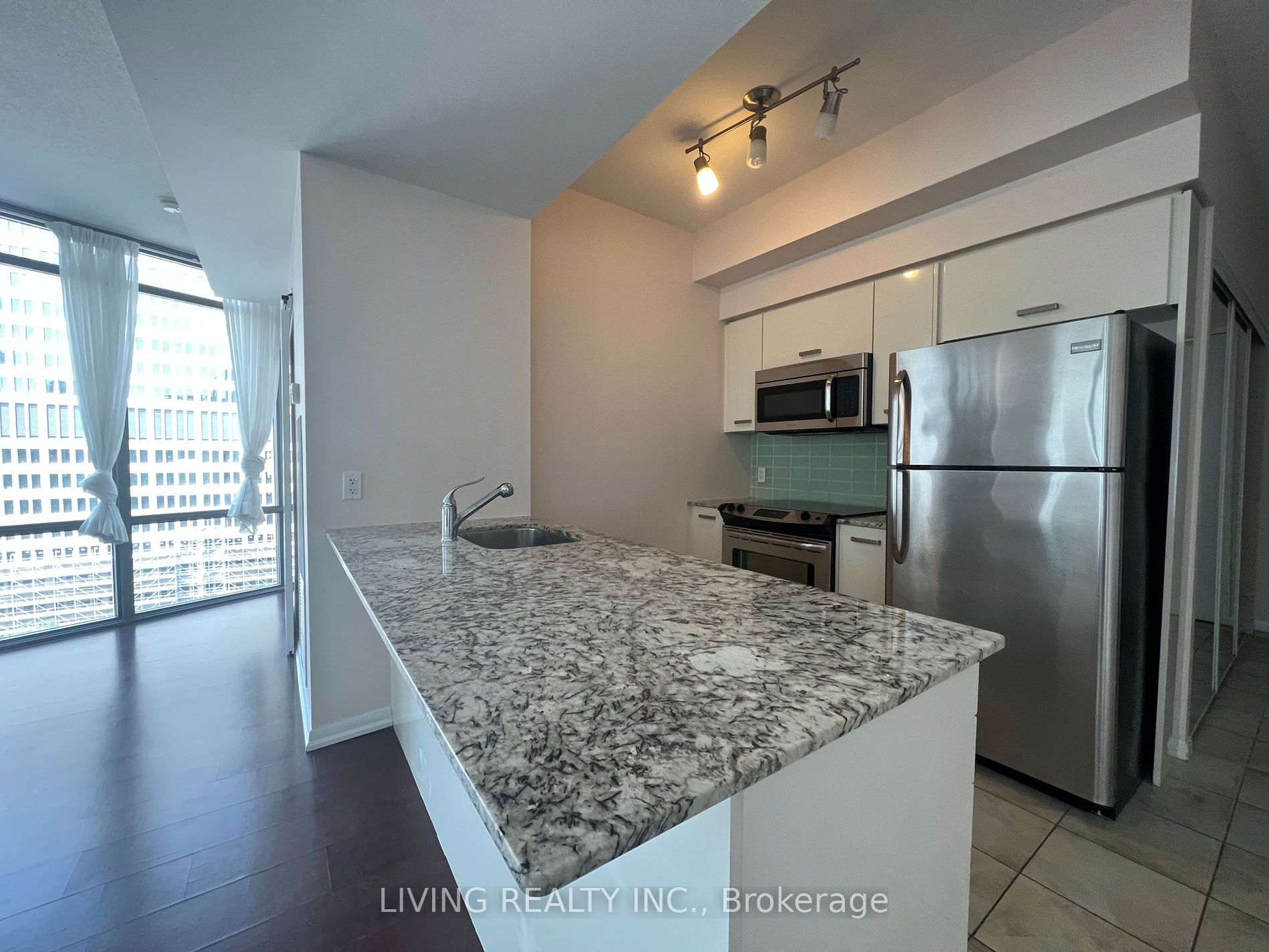 832 Bay St, #1303