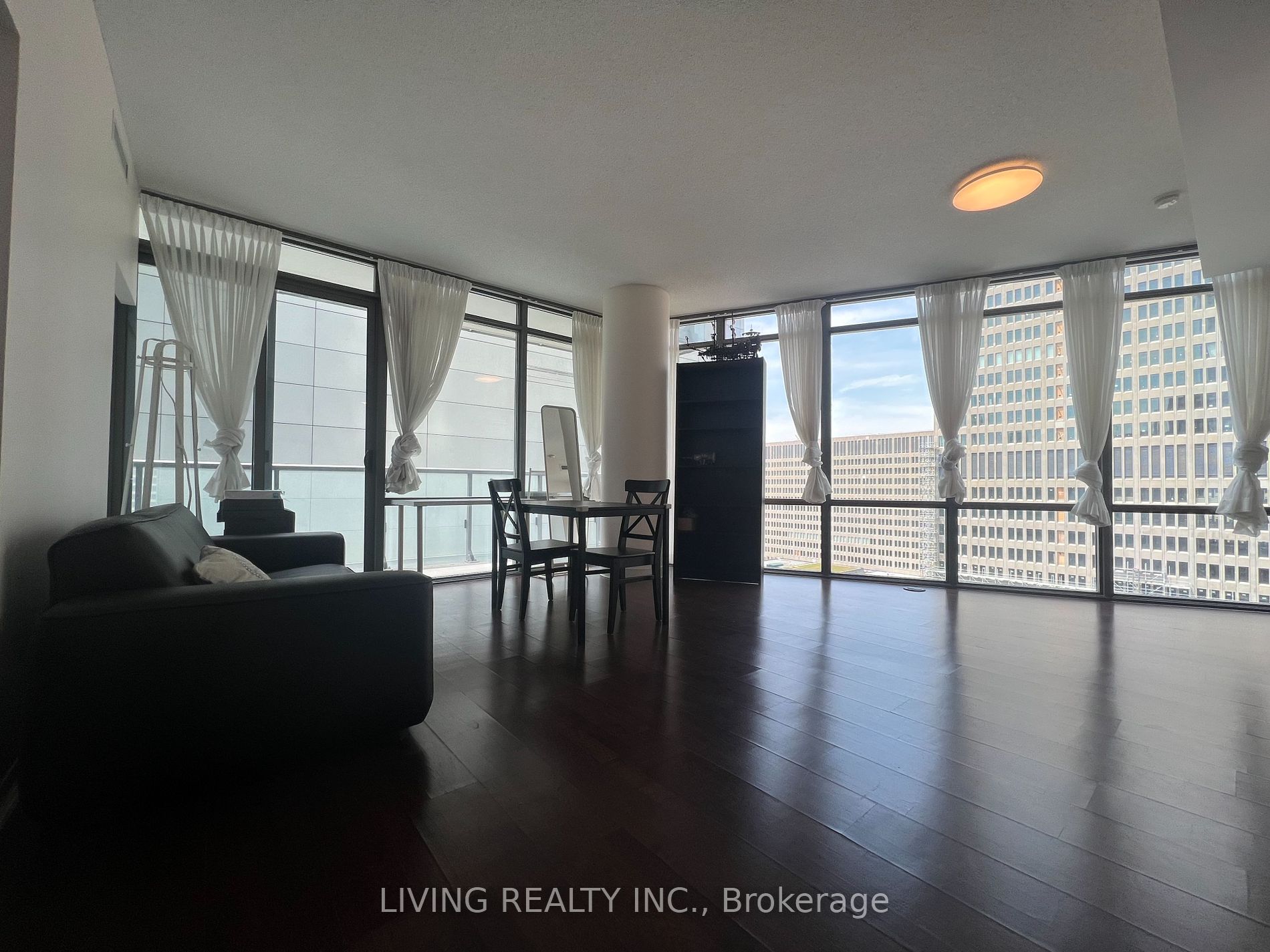 832 Bay St, #1303