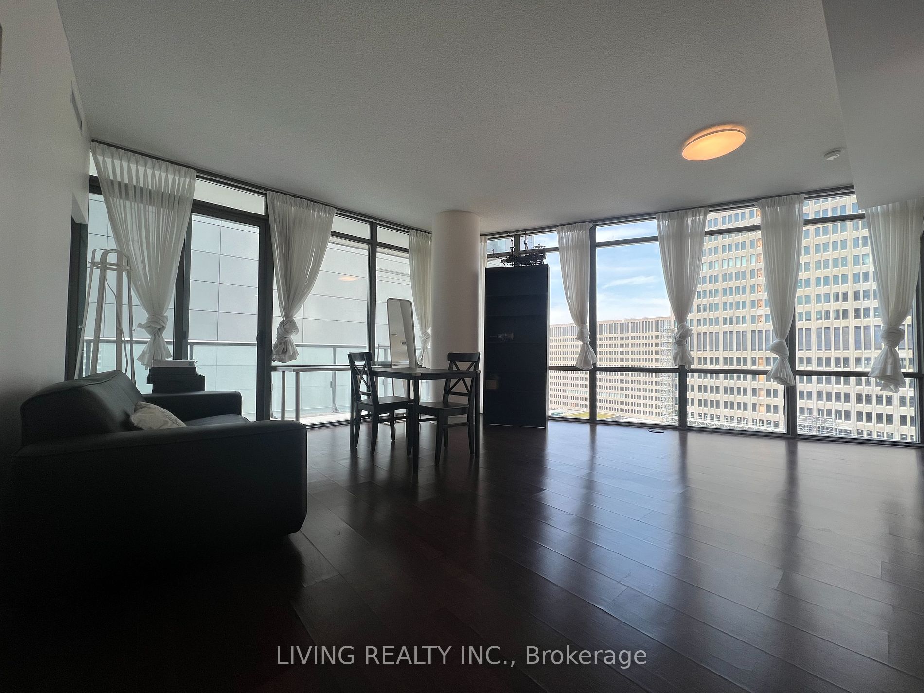 832 Bay St, #1303