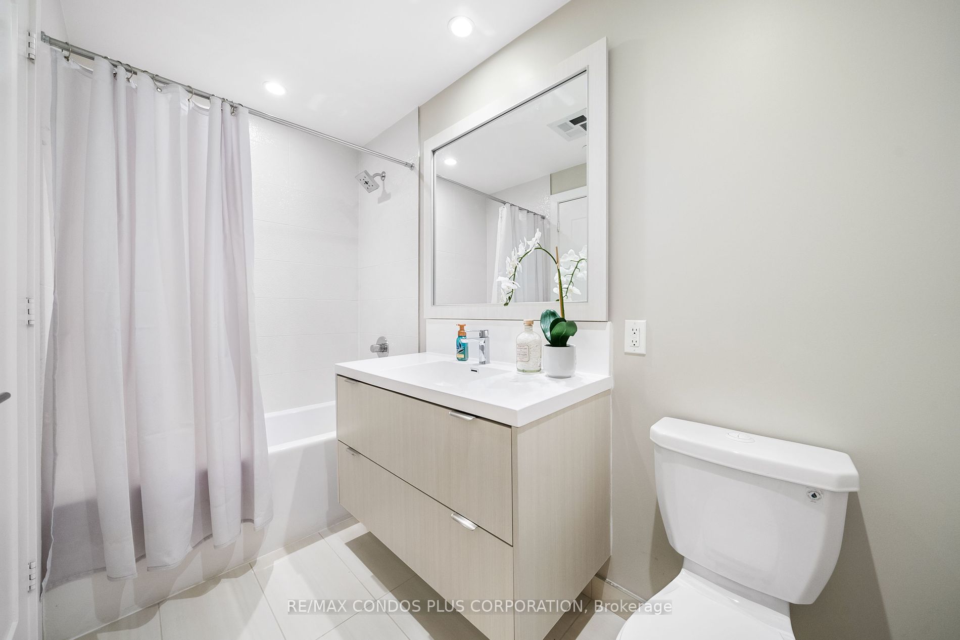 80 Vanauley Street, #511