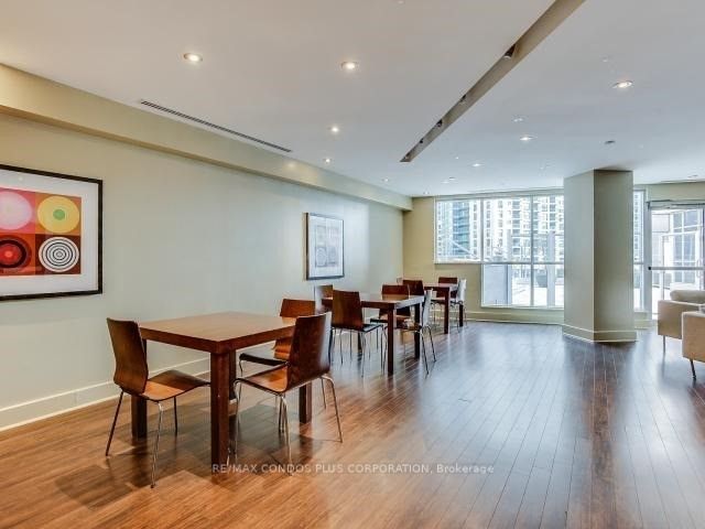 8 York St, #908