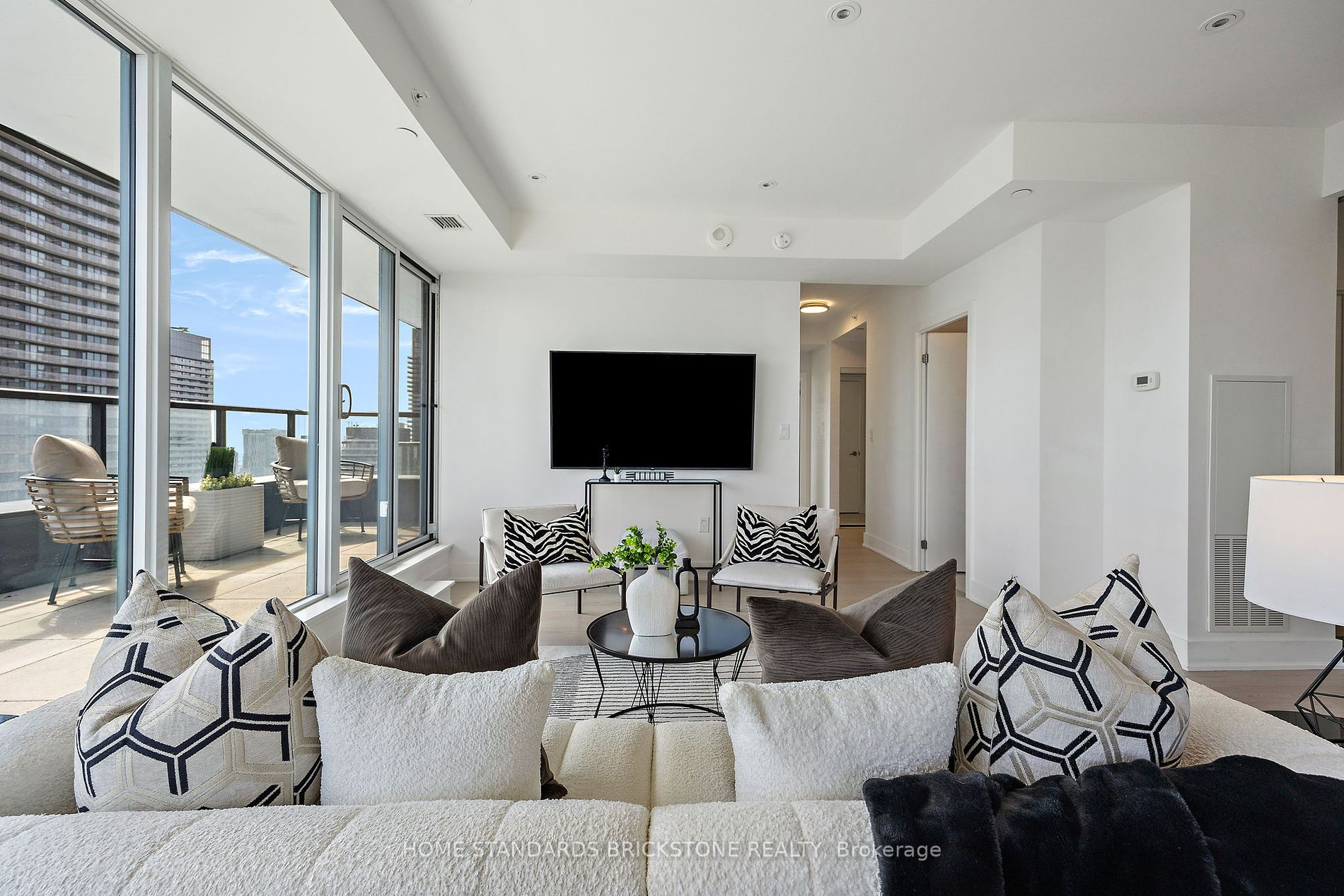 955 Bay Street #3907