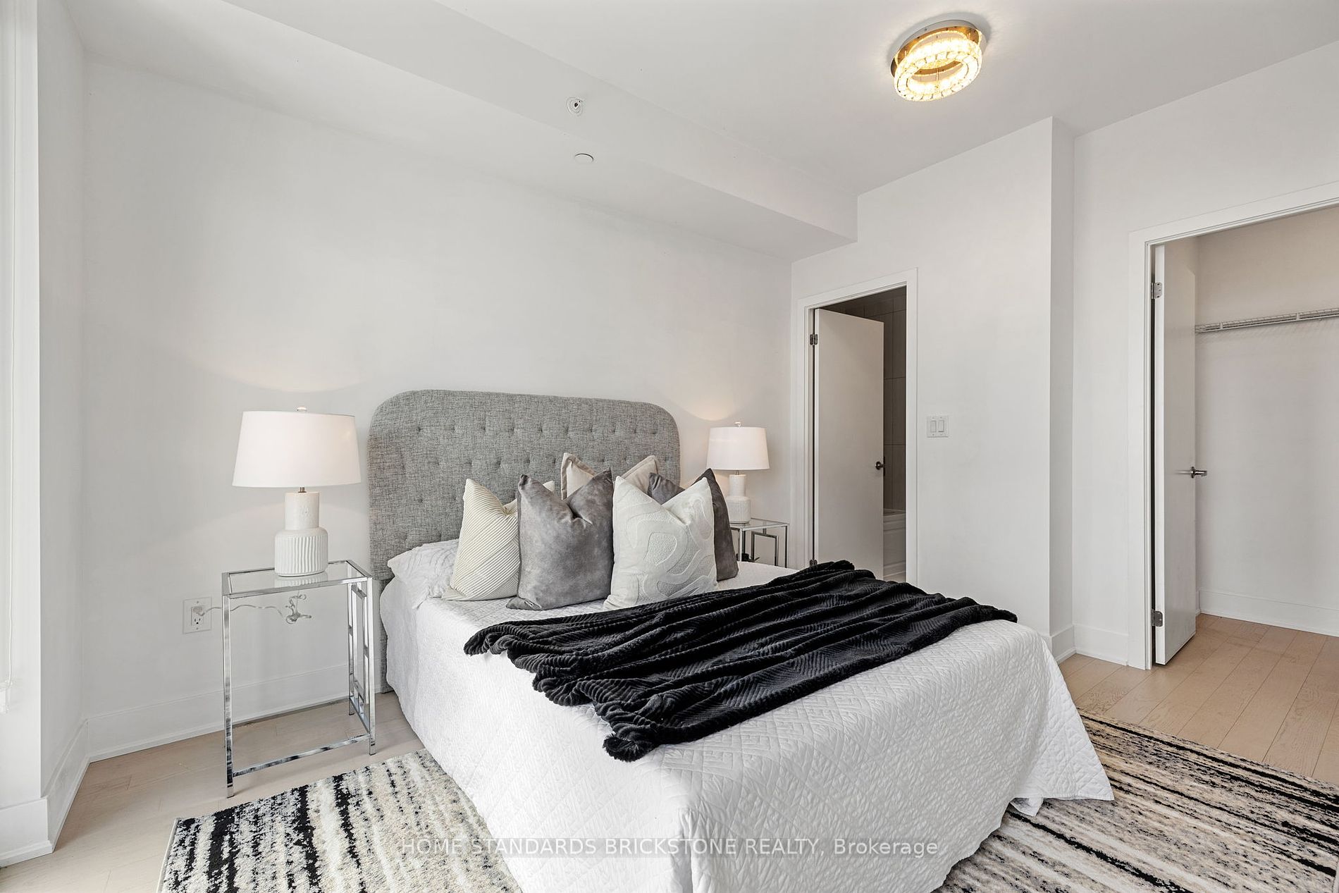 955 Bay Street #3907