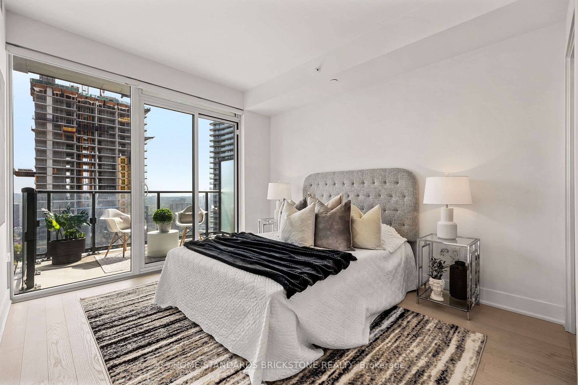 955 Bay Street #3907