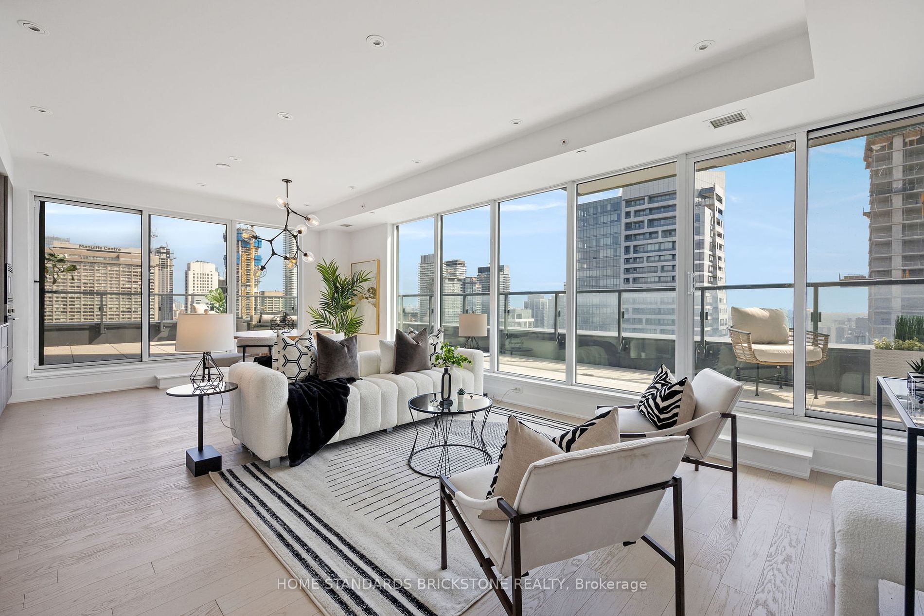 955 Bay Street #3907