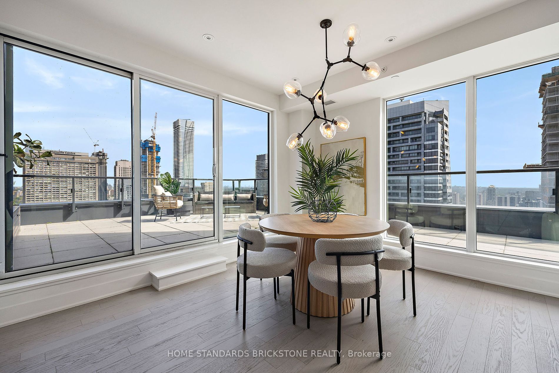 955 Bay Street #3907