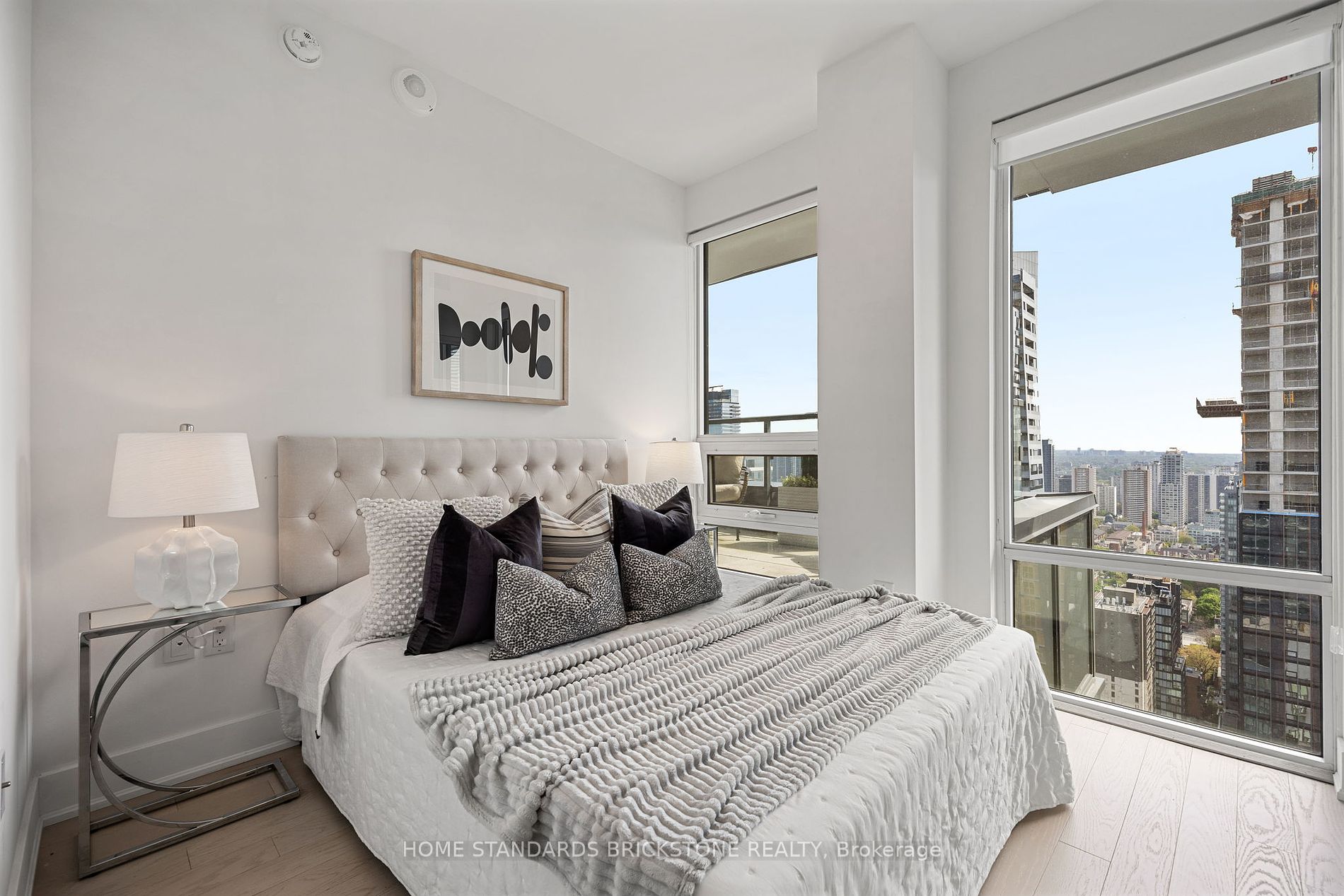 955 Bay Street #3907