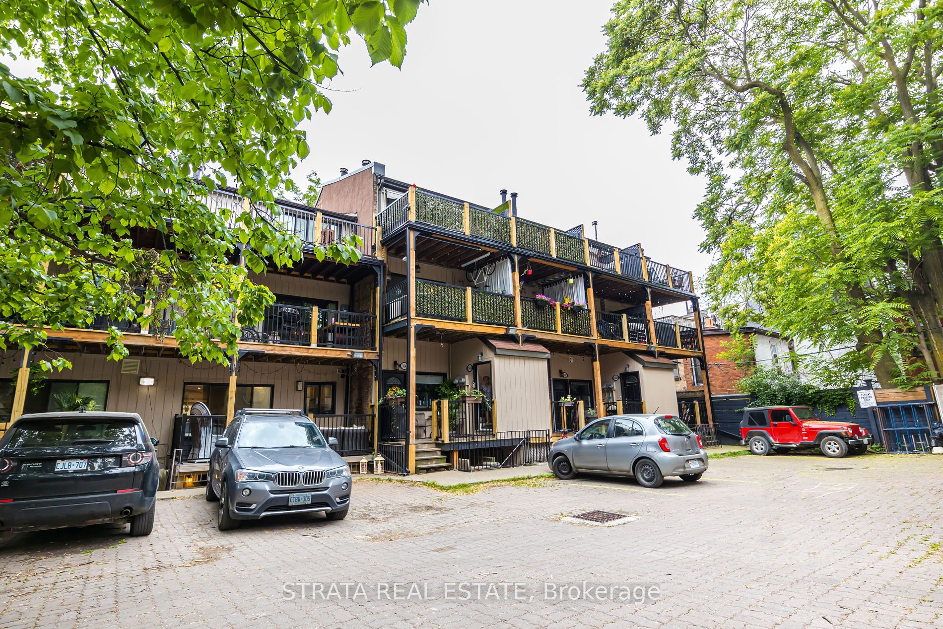 364 Dundas St E, #A