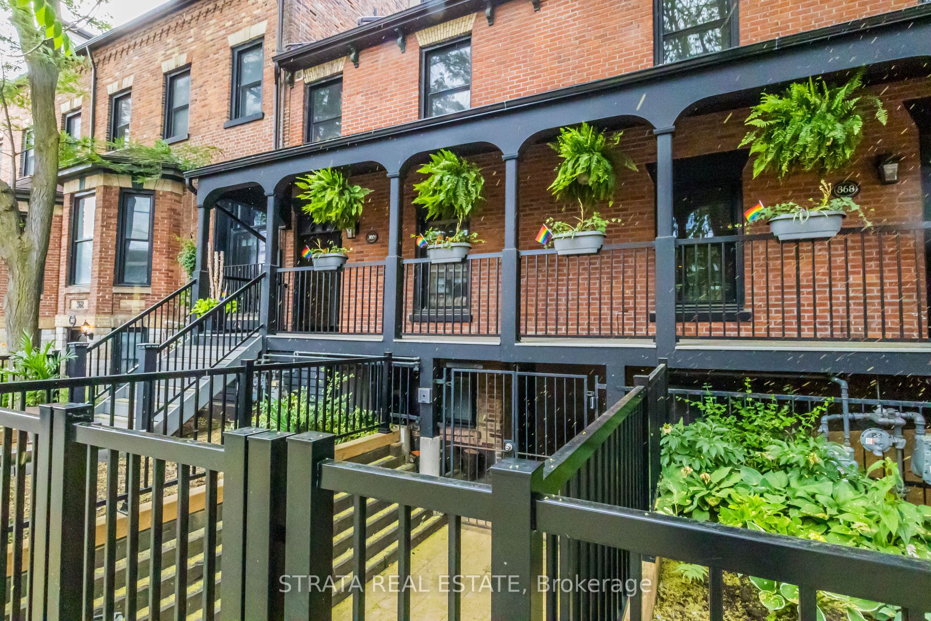 364 Dundas St E, #A