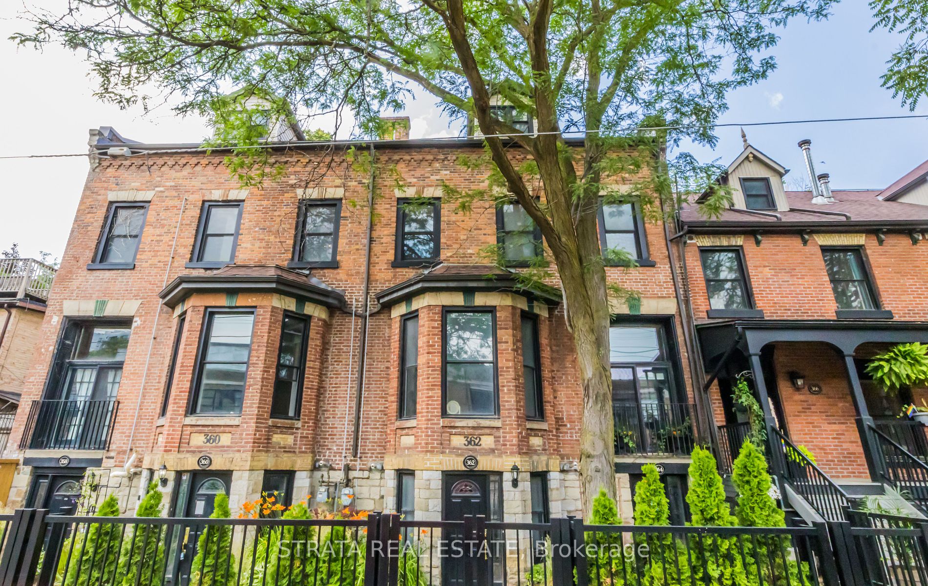 364 Dundas St E, #A
