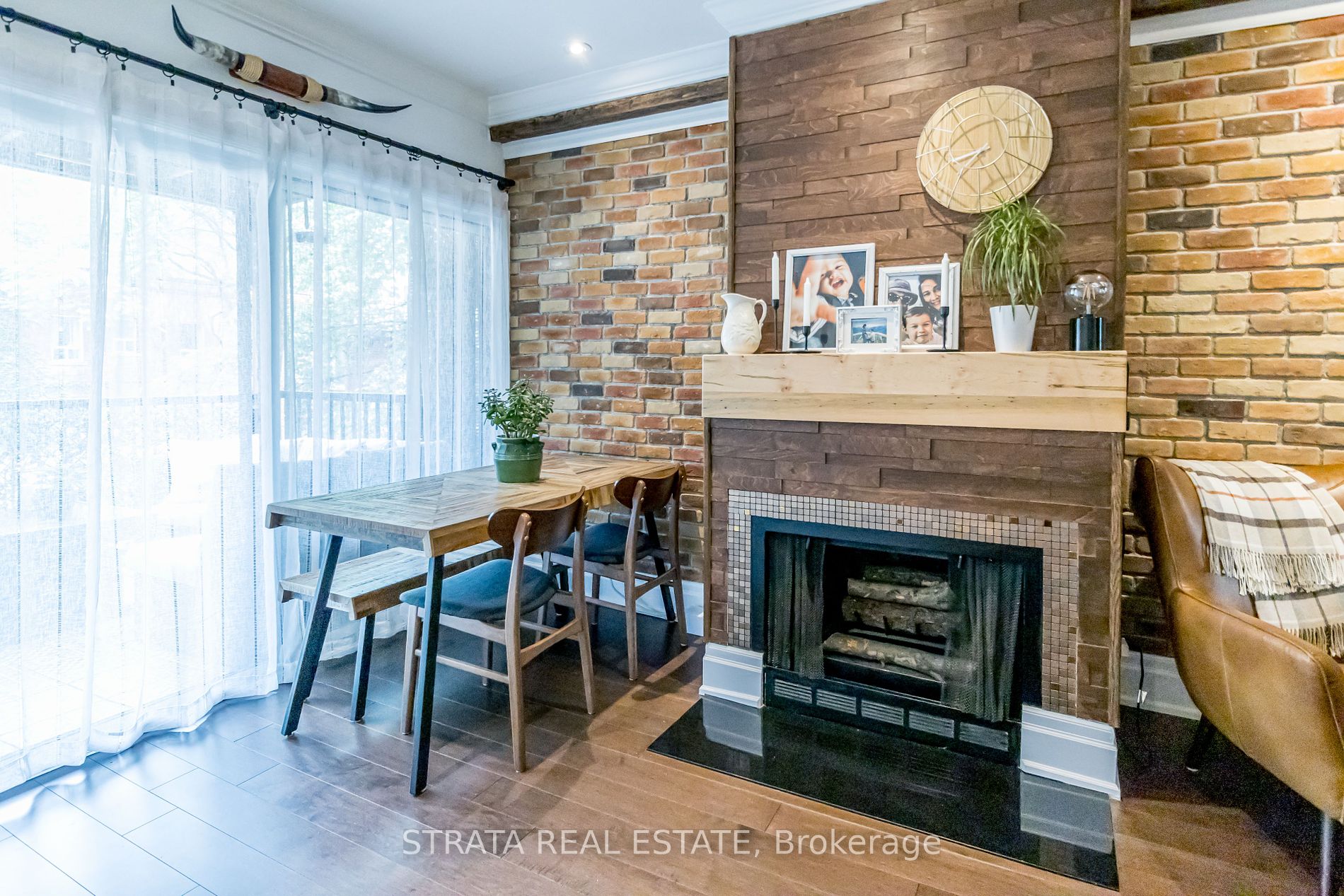 364 Dundas St E, #A