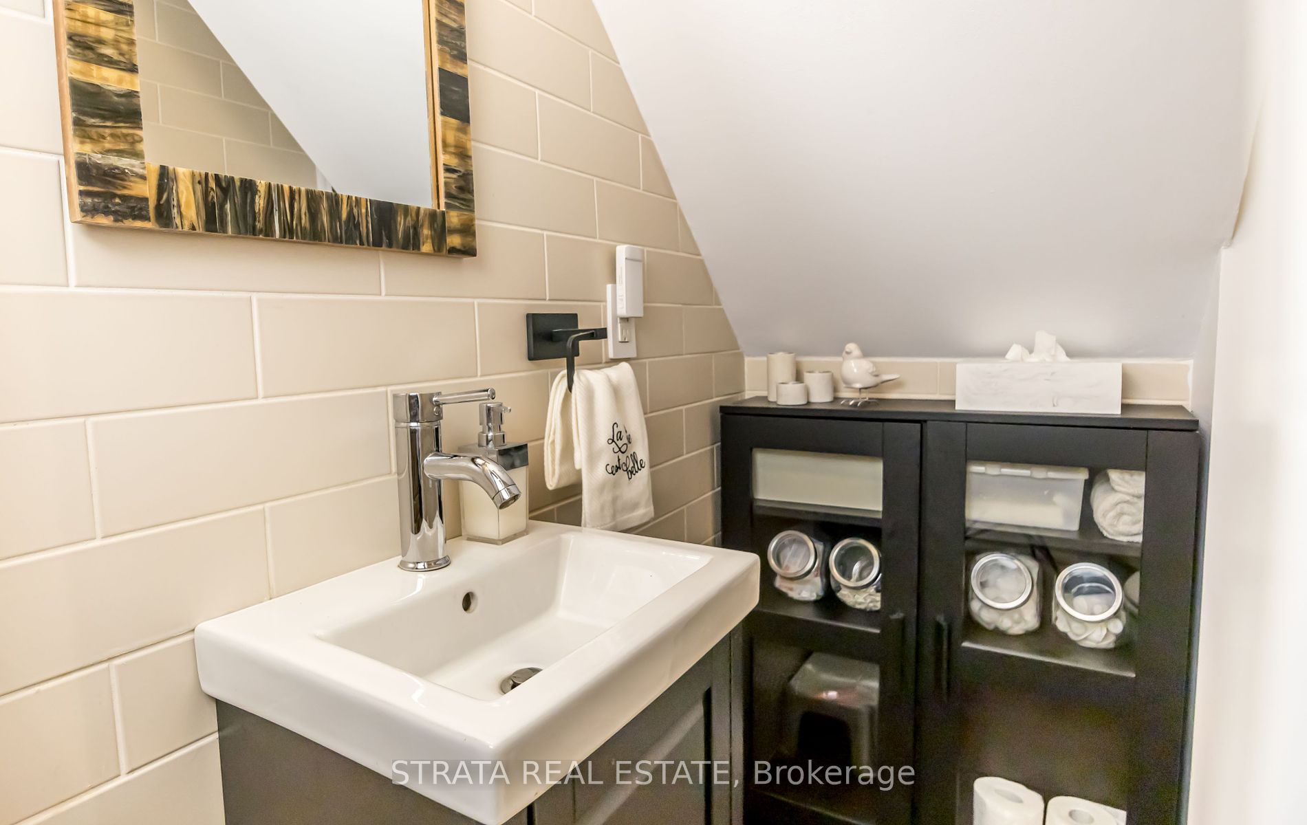 364 Dundas St E, #A