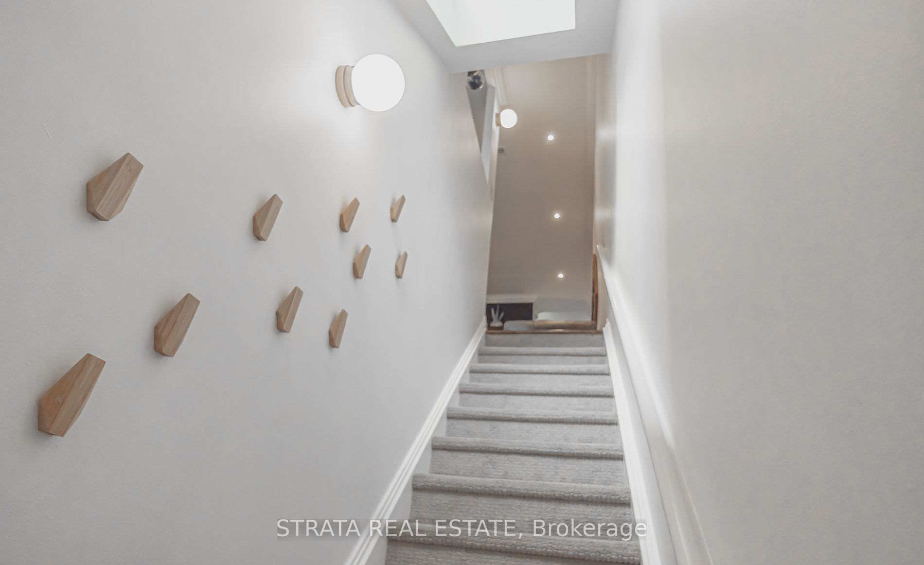 364 Dundas St E, #A