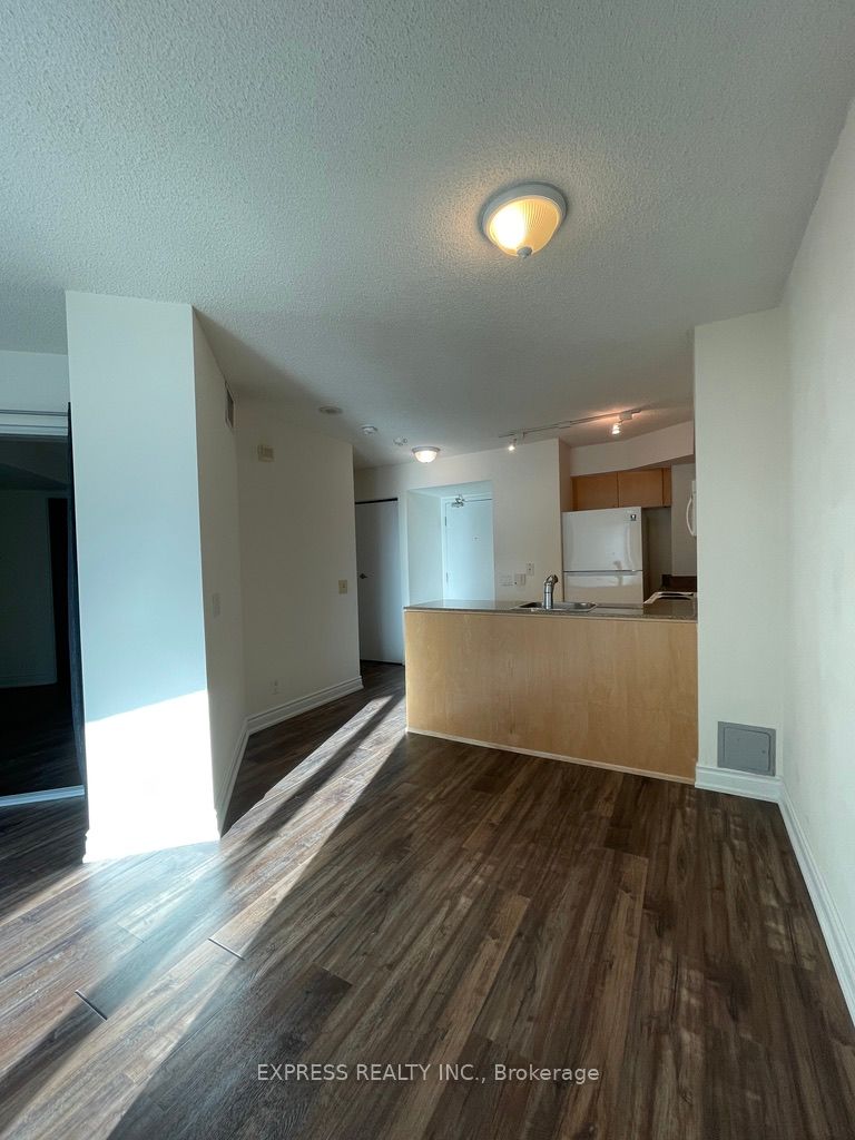 361 Front Street W #512