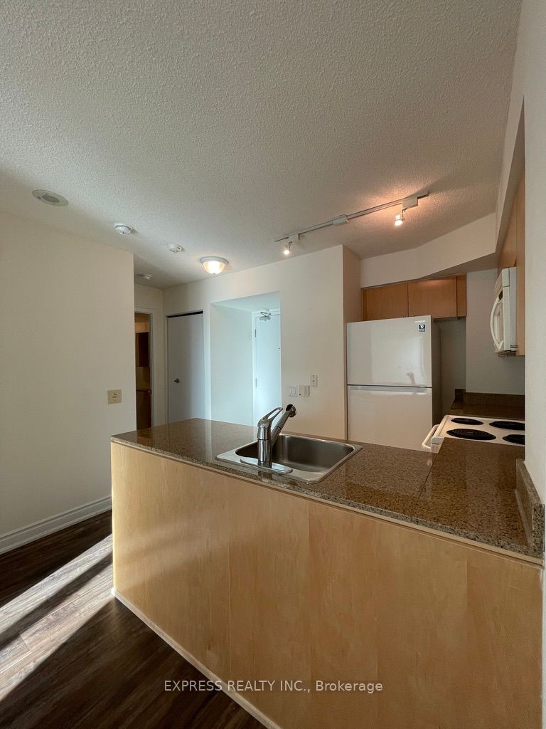 361 Front Street W #512