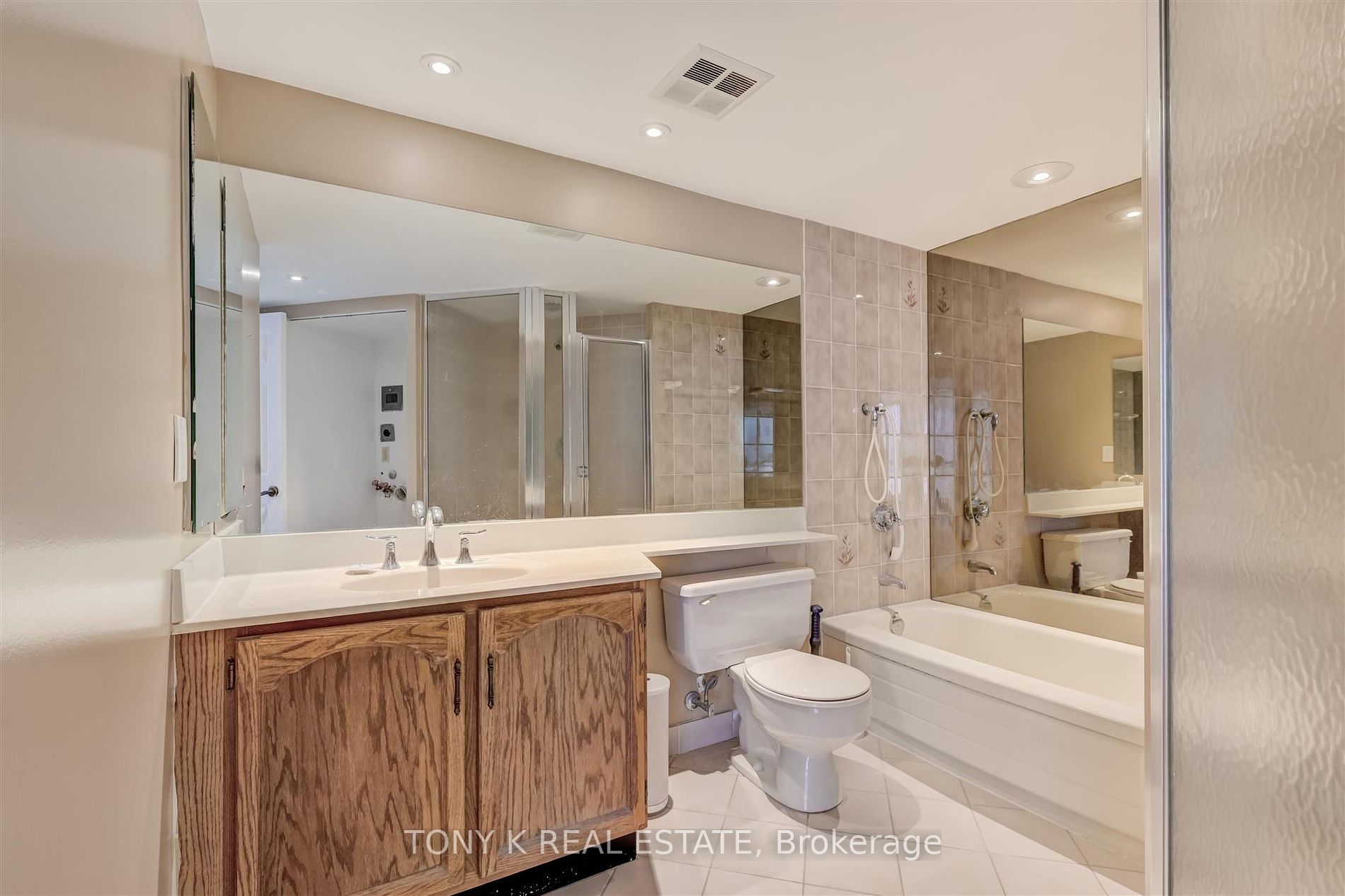 5444 Yonge St, #502A