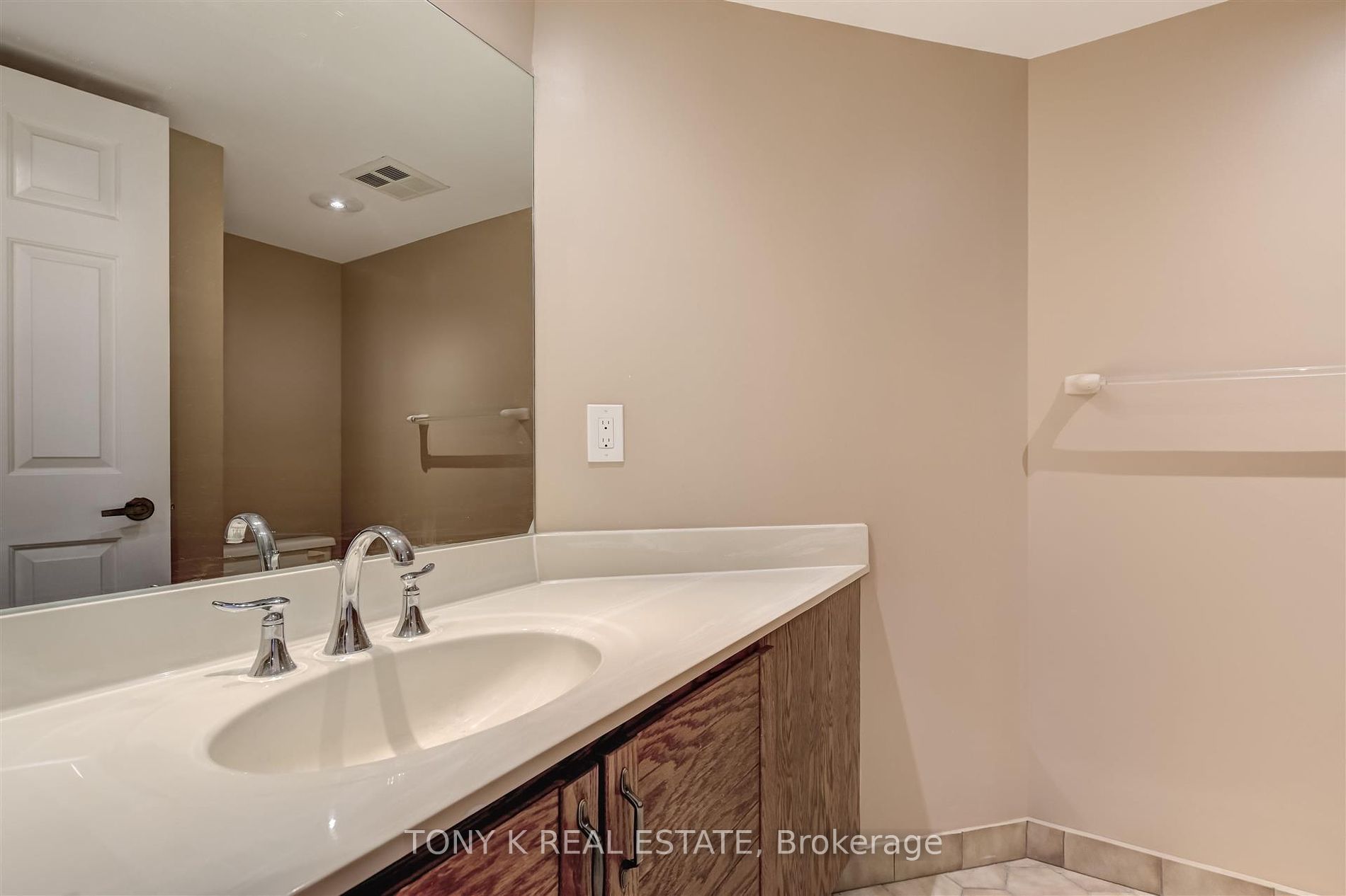 5444 Yonge St, #502A