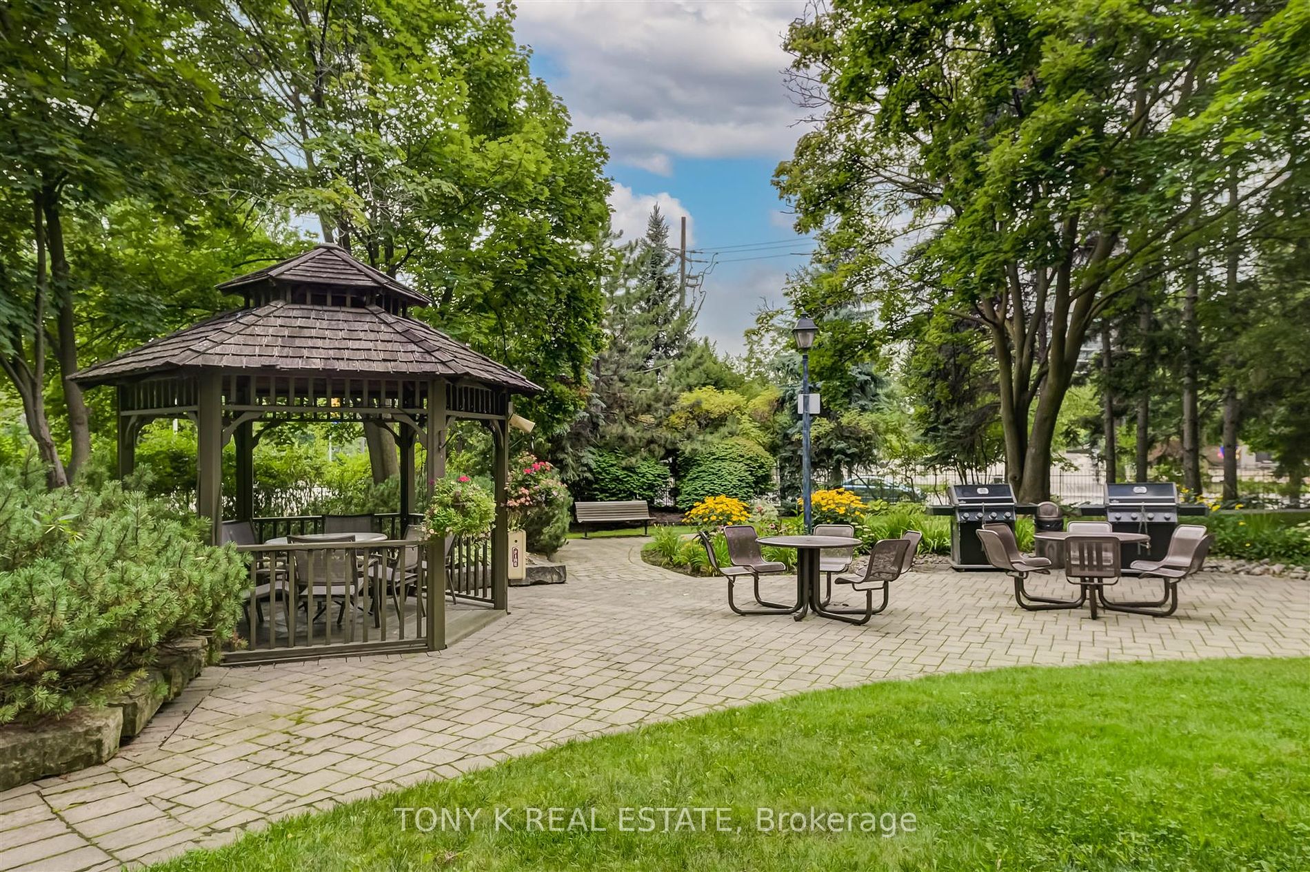 5444 Yonge St, #502A