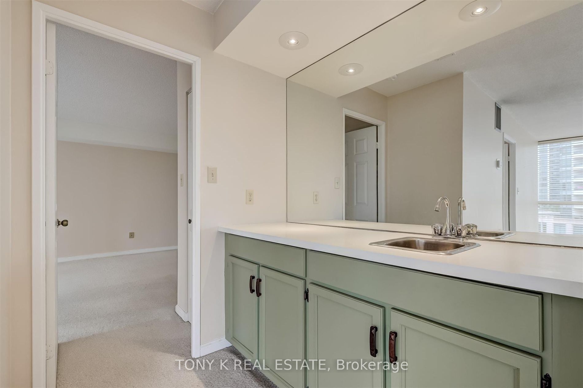 5444 Yonge St, #502A