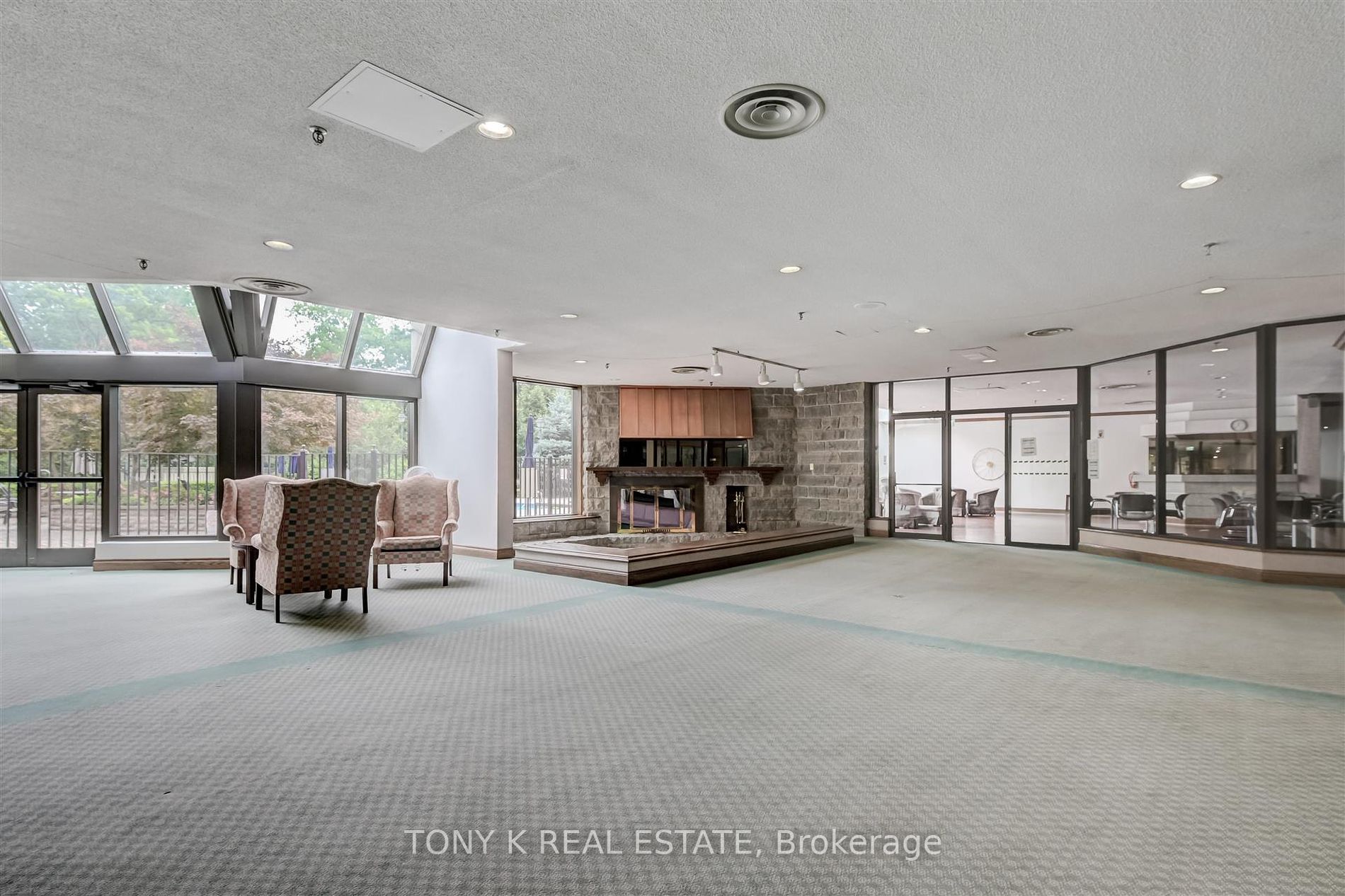 5444 Yonge St, #502A