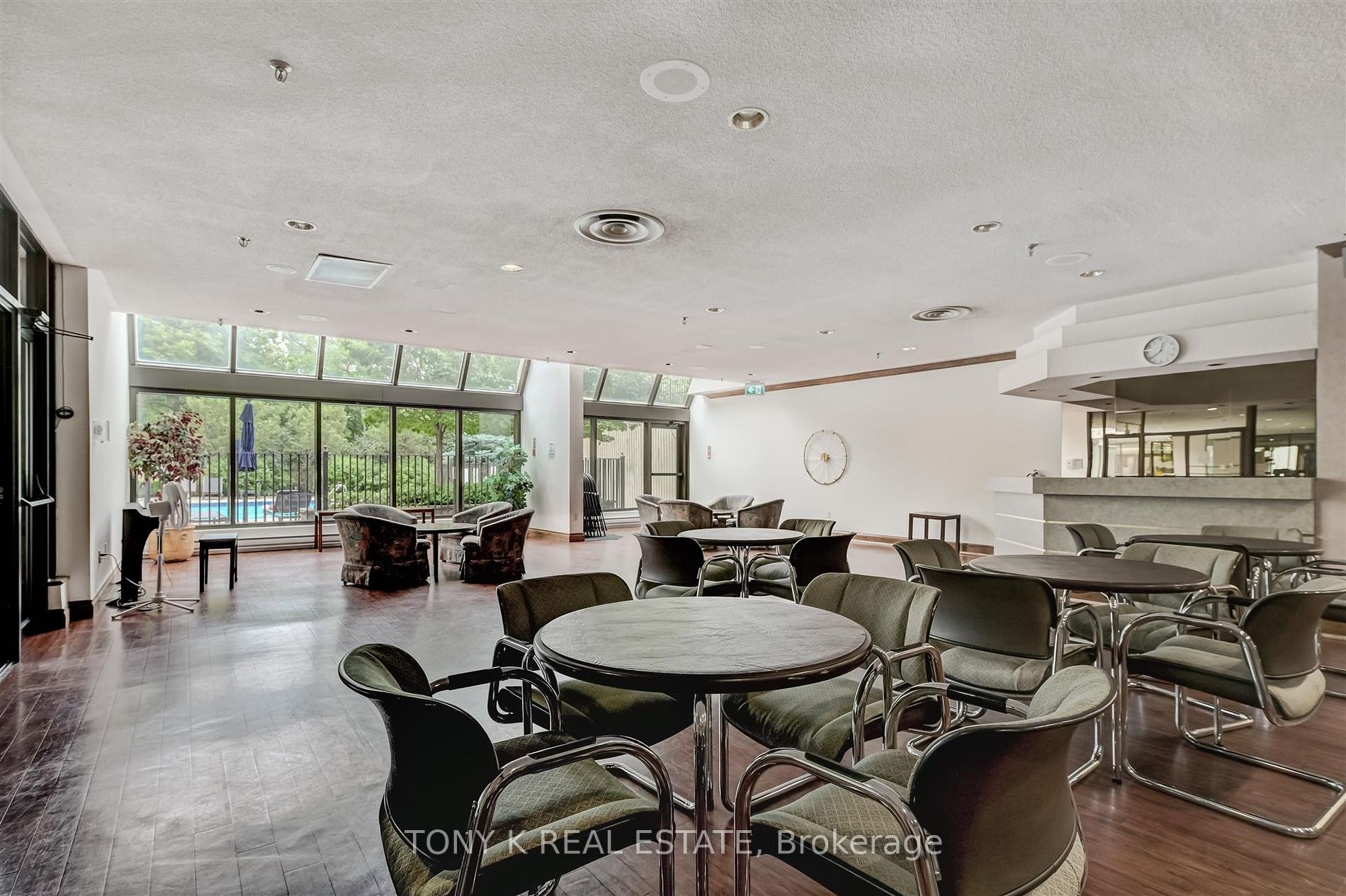 5444 Yonge St, #502A