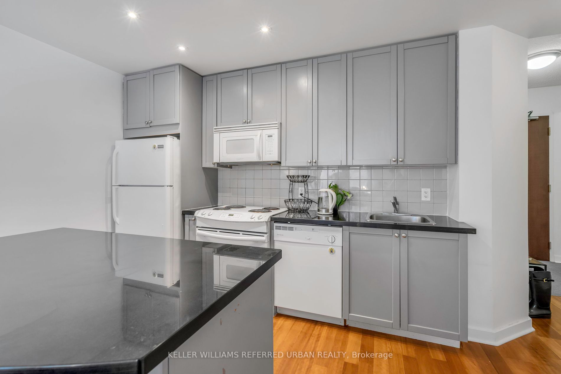 85 Bloor Street E, #1014