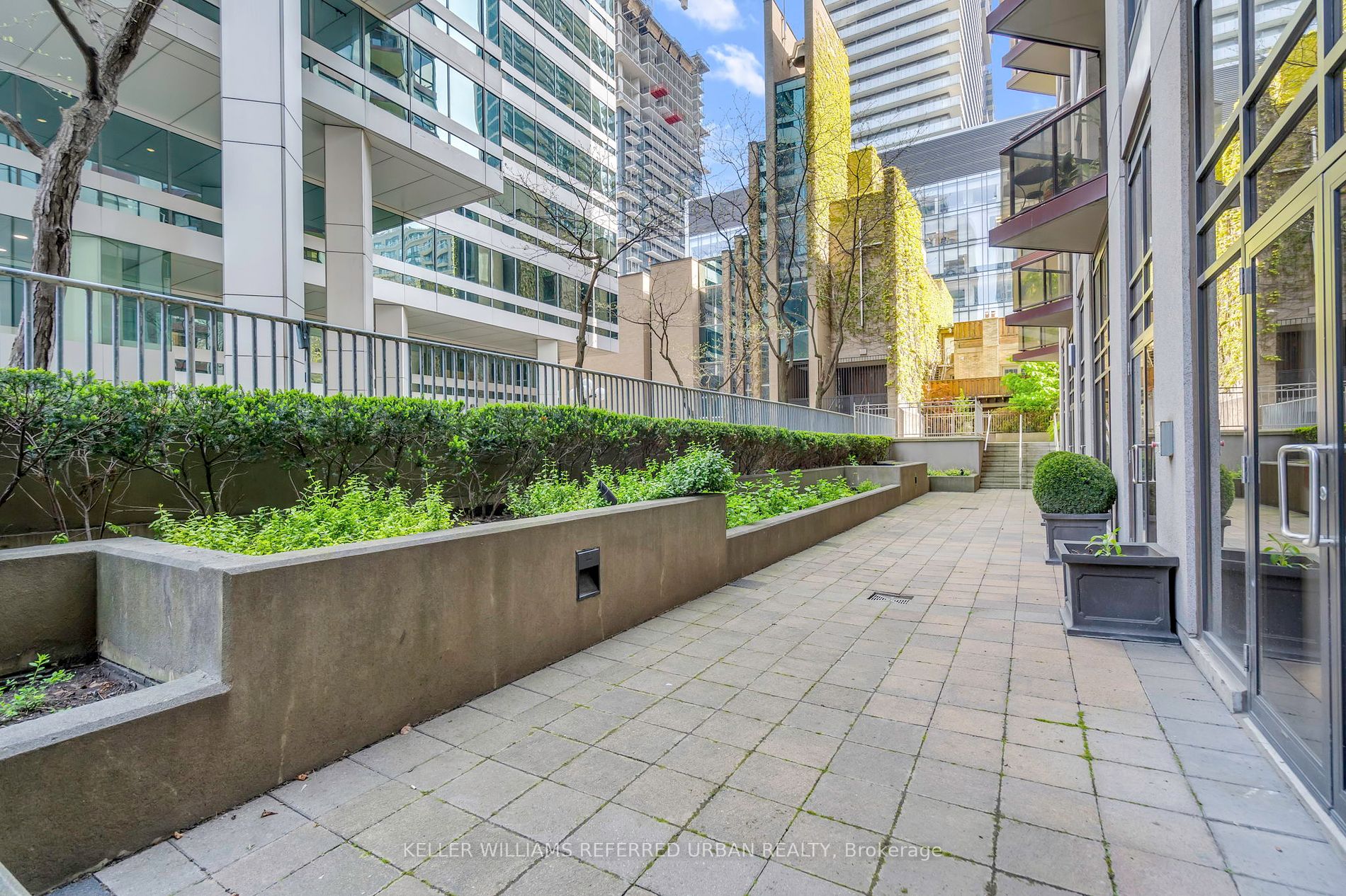 85 Bloor Street E, #1014