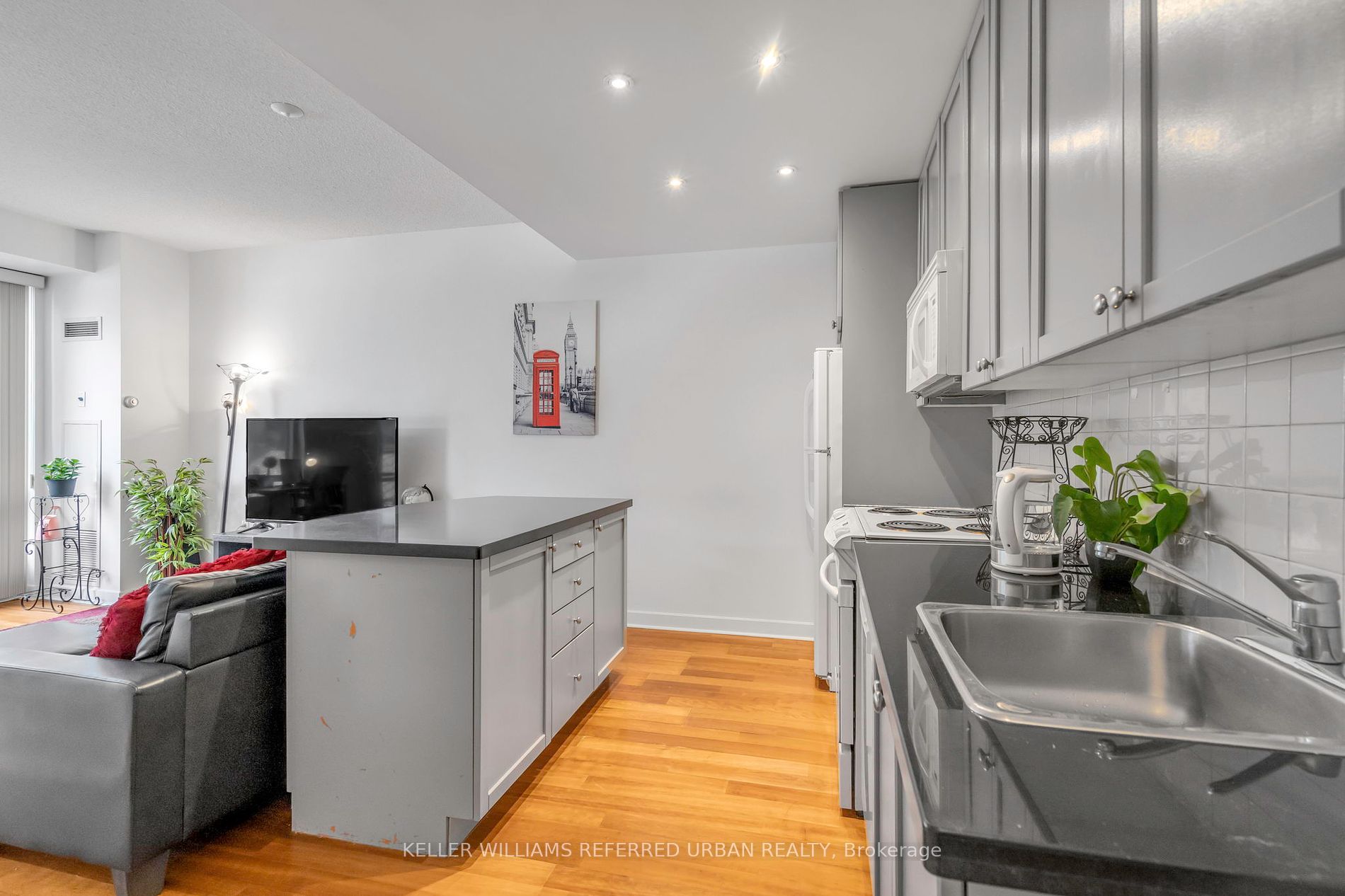 85 Bloor Street E, #1014