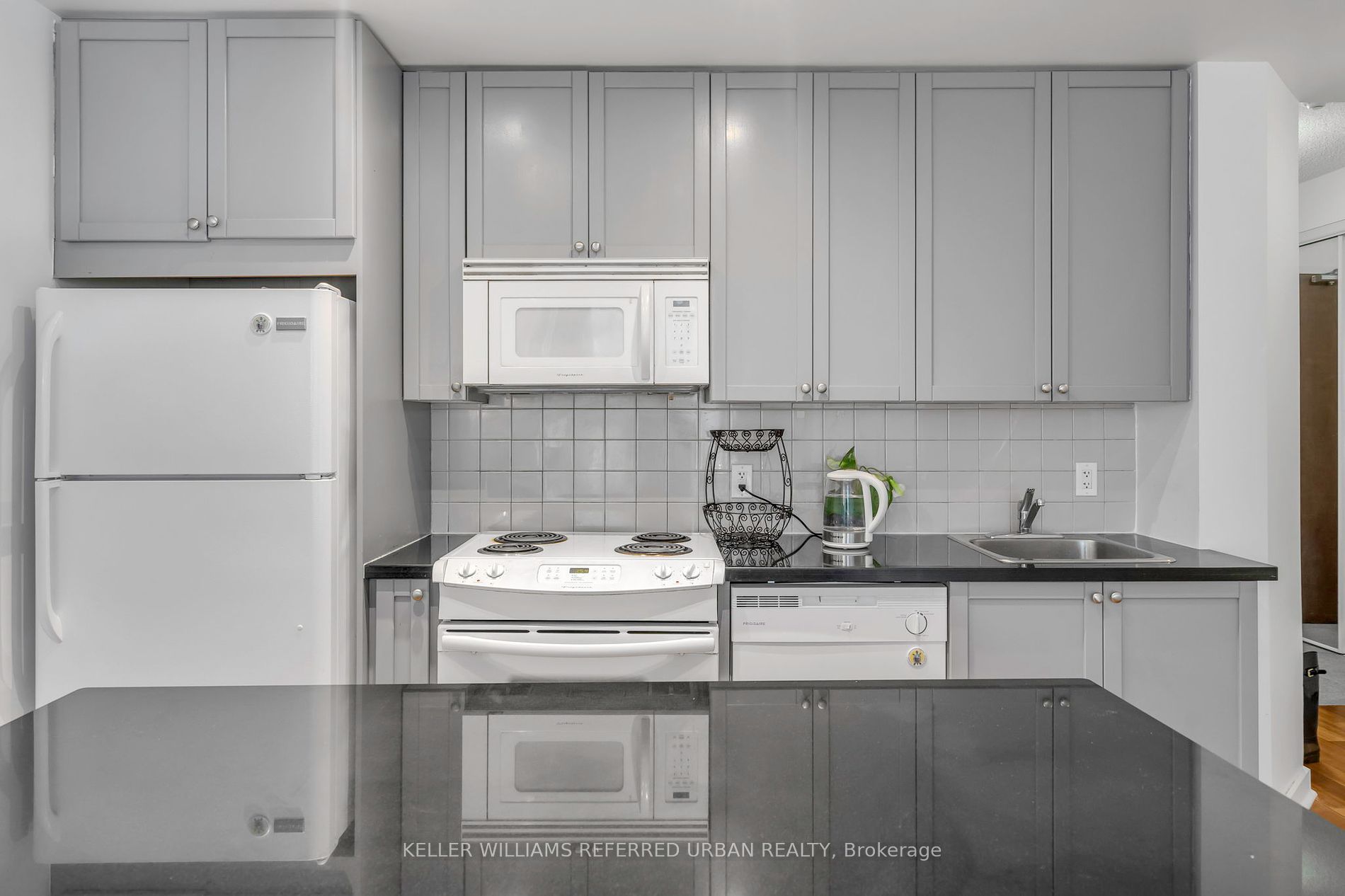 85 Bloor Street E, #1014