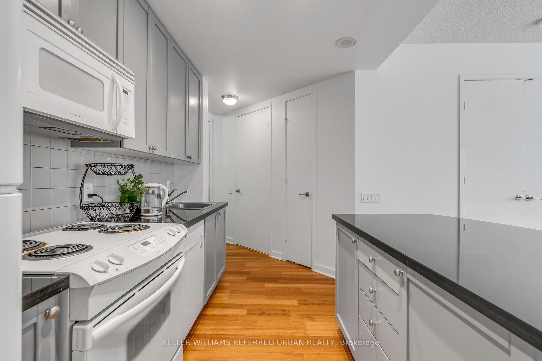 85 Bloor Street E, #1014